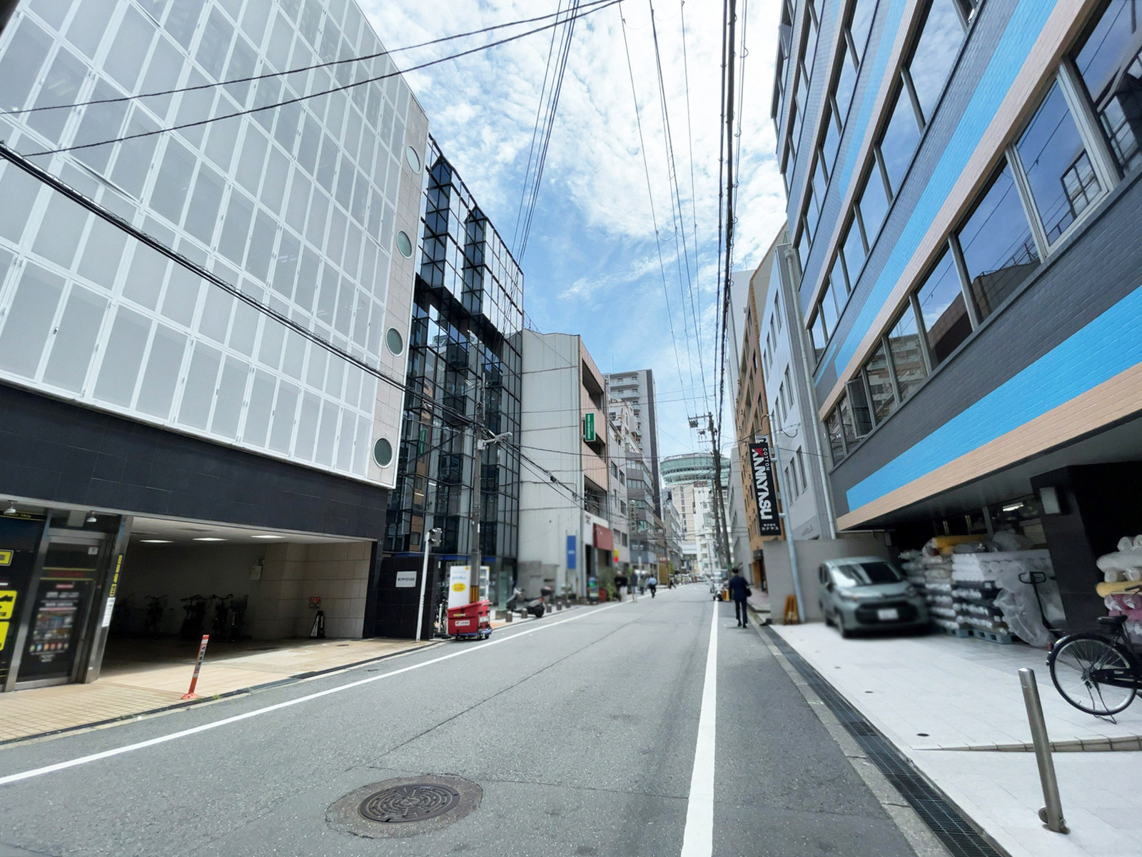 トヤマビル東館前面の通り