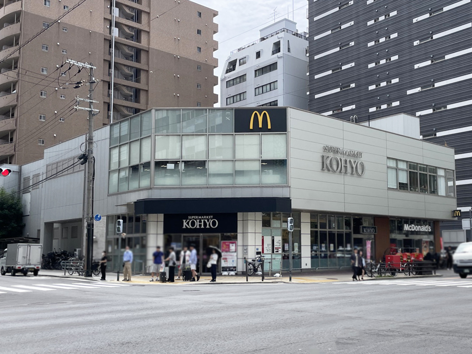 徒歩1分のKOHYO南船場店