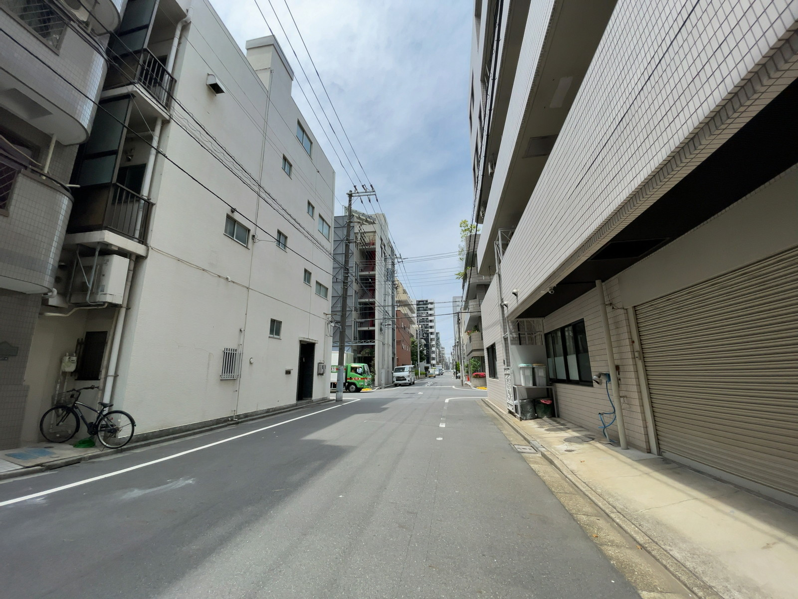 野尻ビル前面の通り