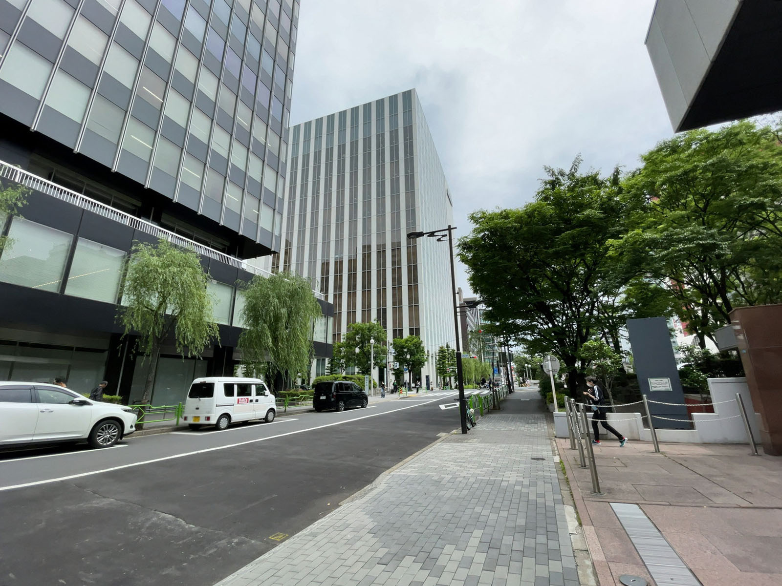 野村不動産銀座ビル前面の通り