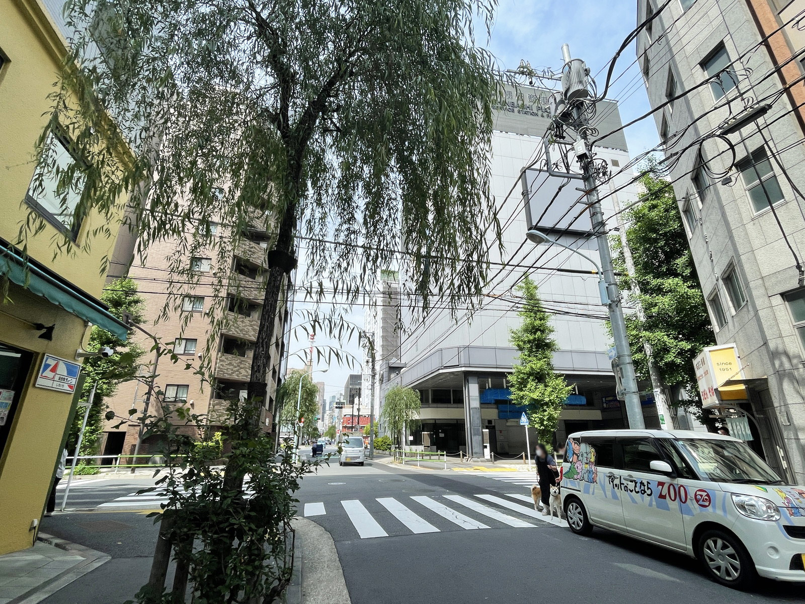 代市ビルディング前面の通り