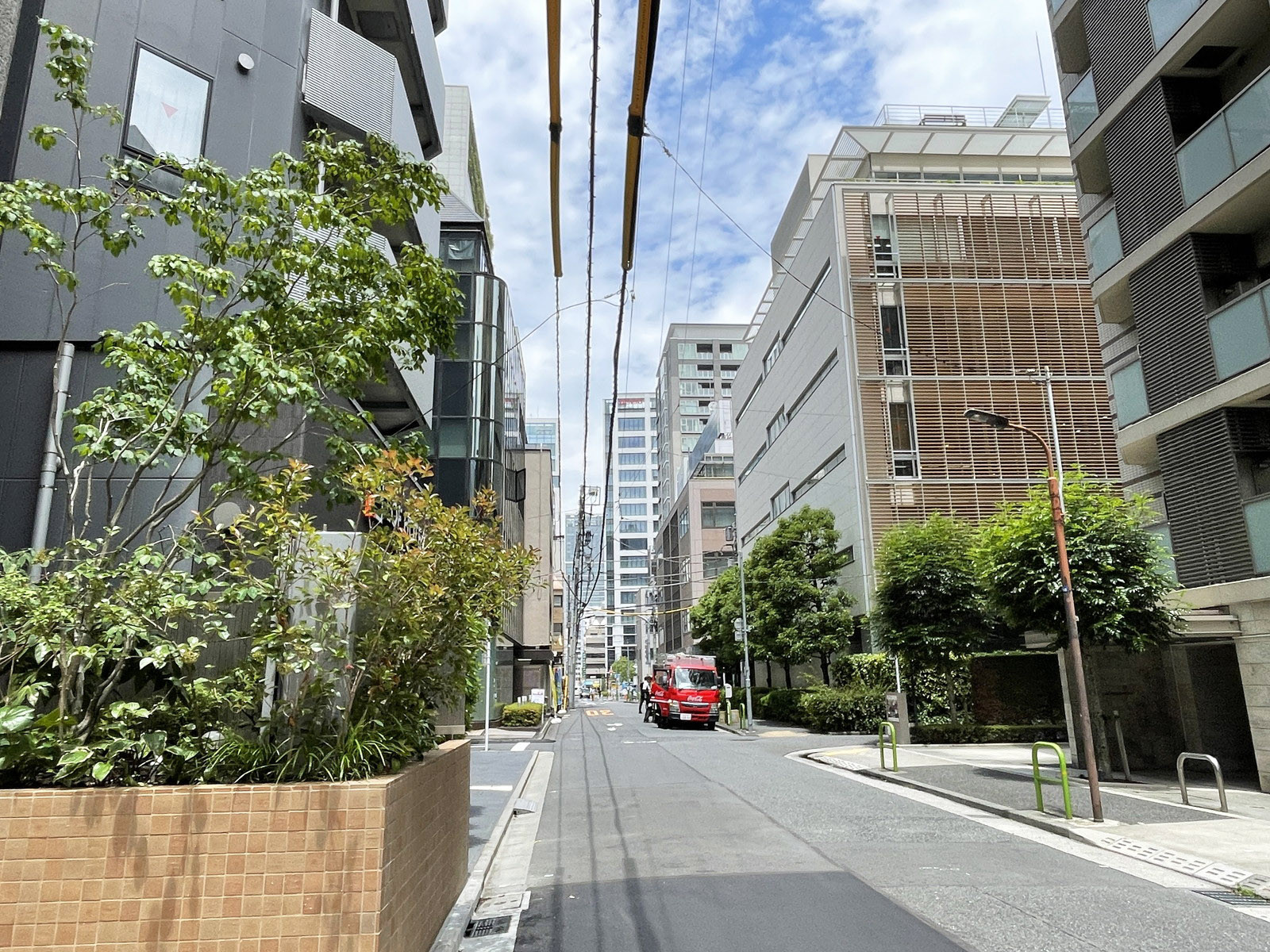 ASOOM新橋前面の通り