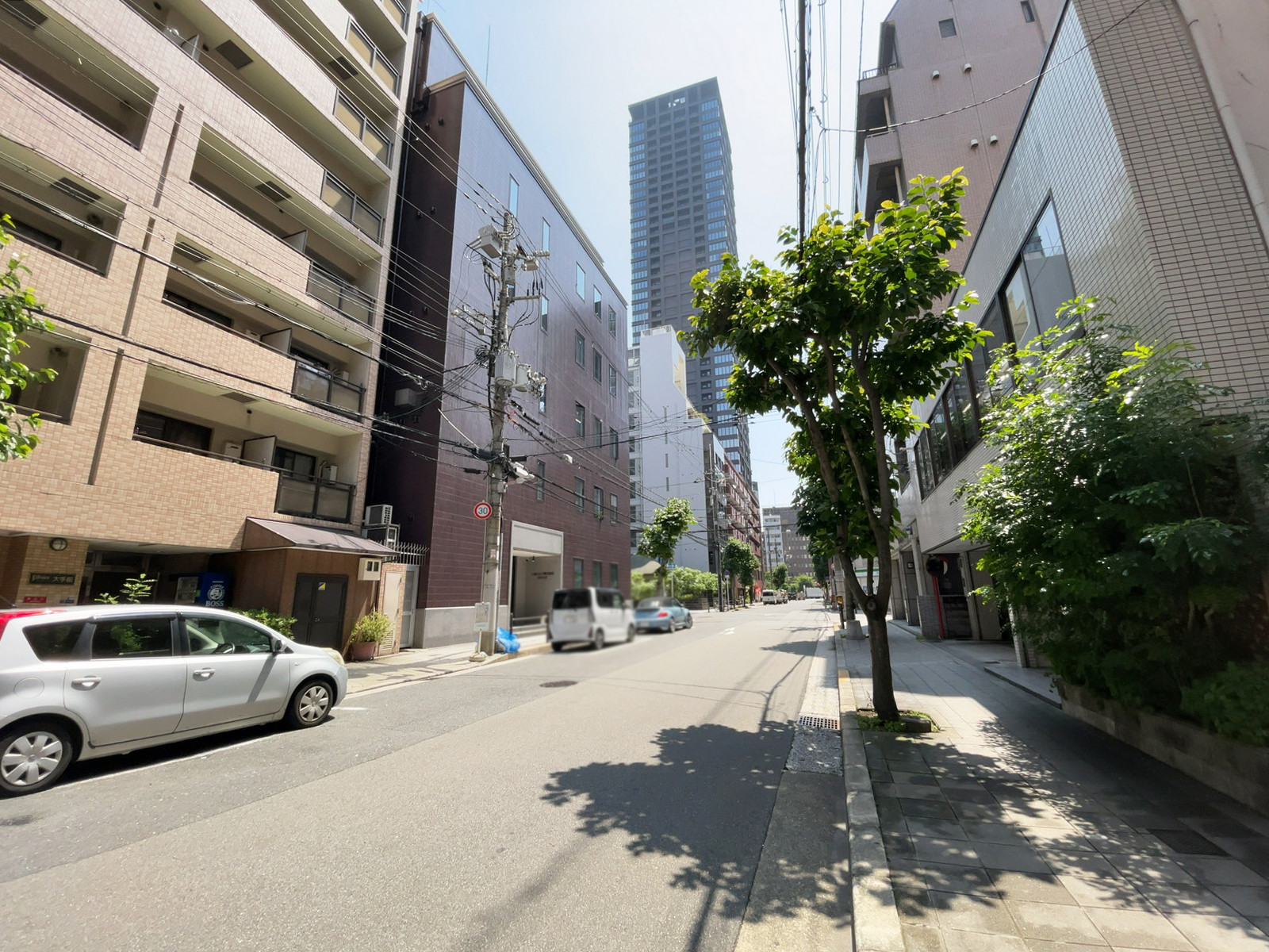 サンビラ大手前前面の通り