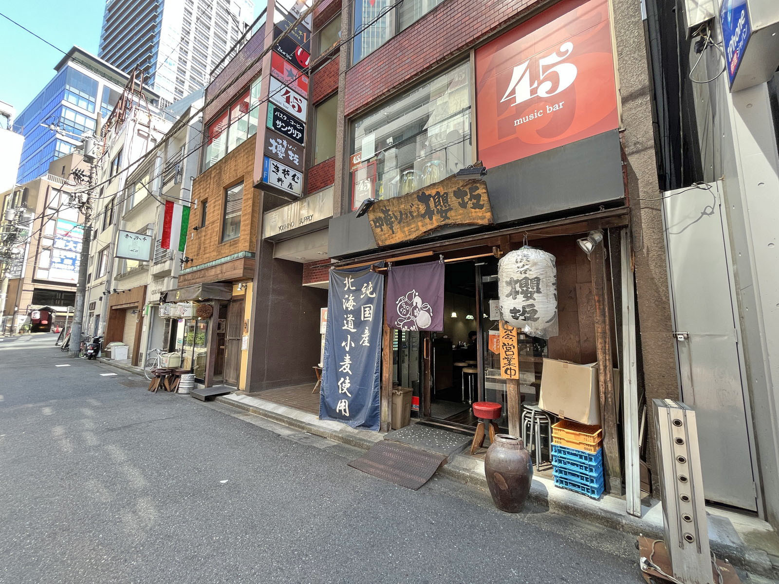 付近には飲食店が充実