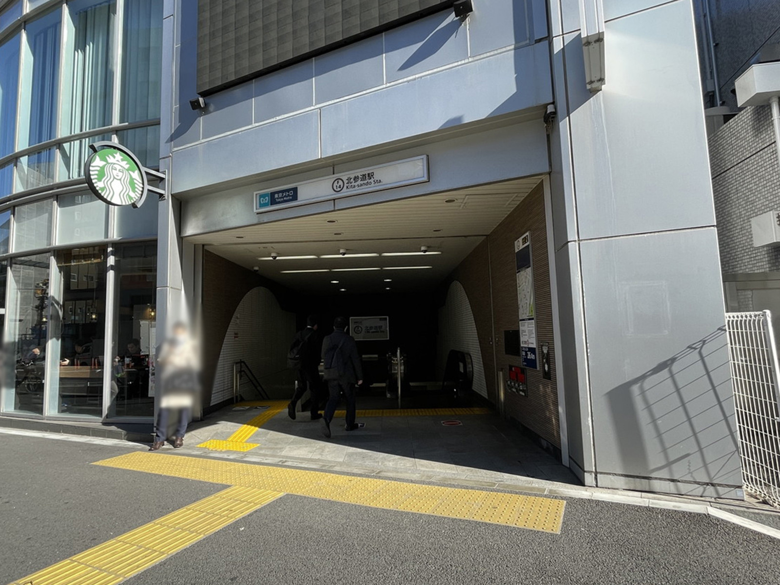 最寄りの「北参道駅」