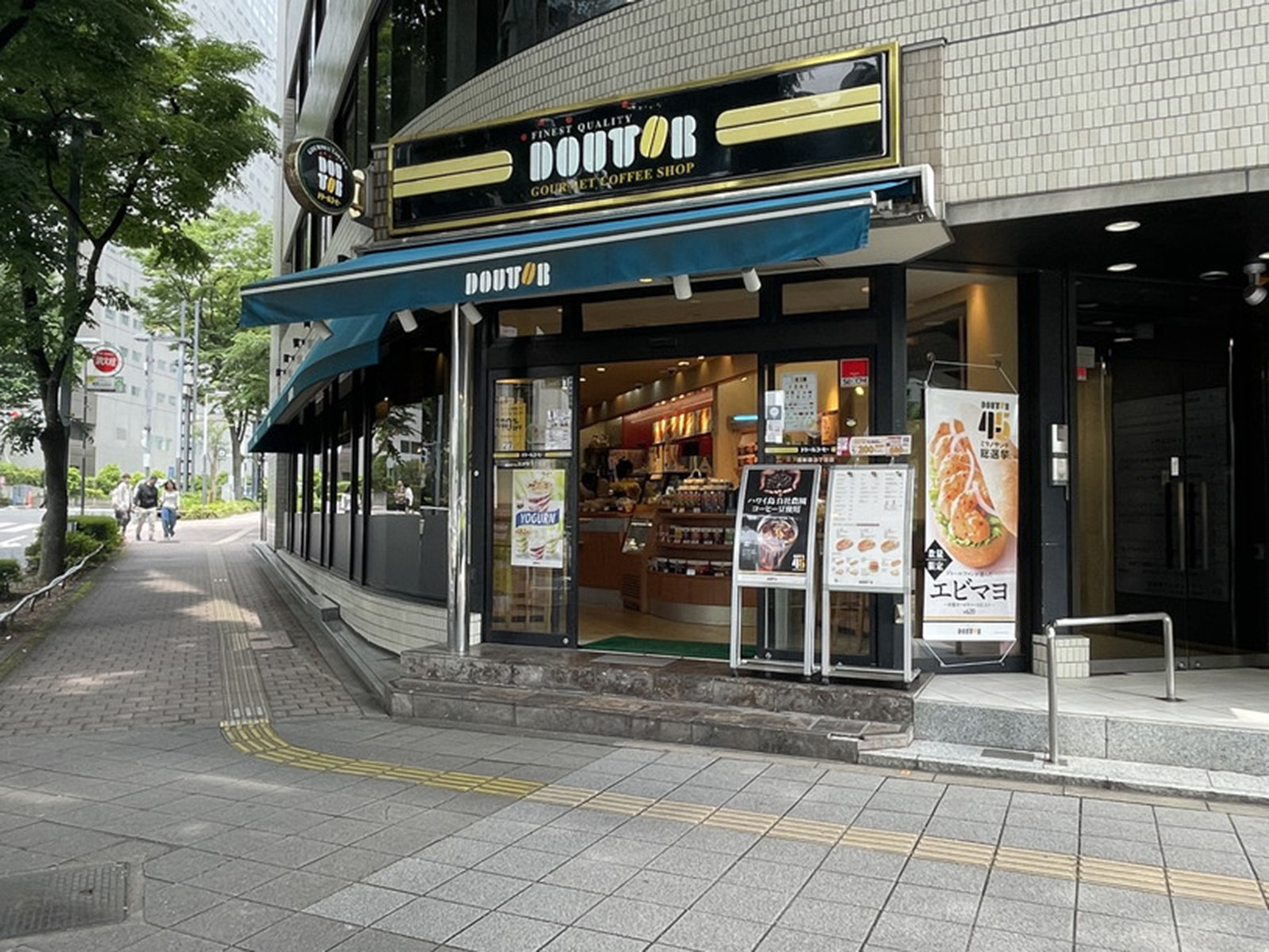 徒歩1分のドトールコーヒーショップ 西新宿3丁目店
