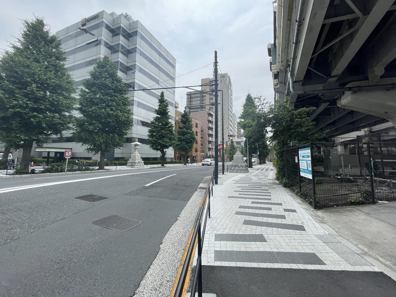 BABAビル前面の通り