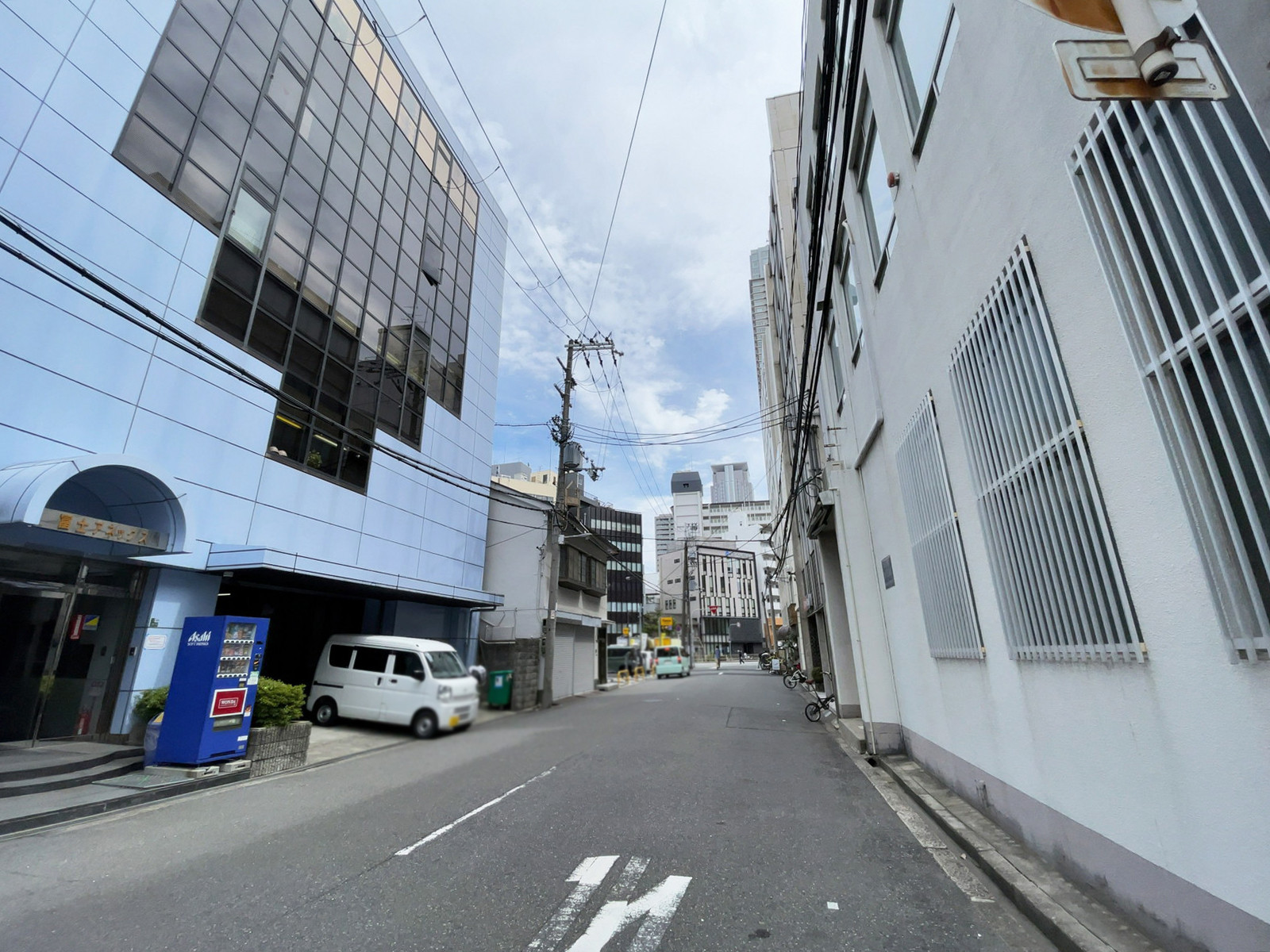 冨士アネックス前面の通り