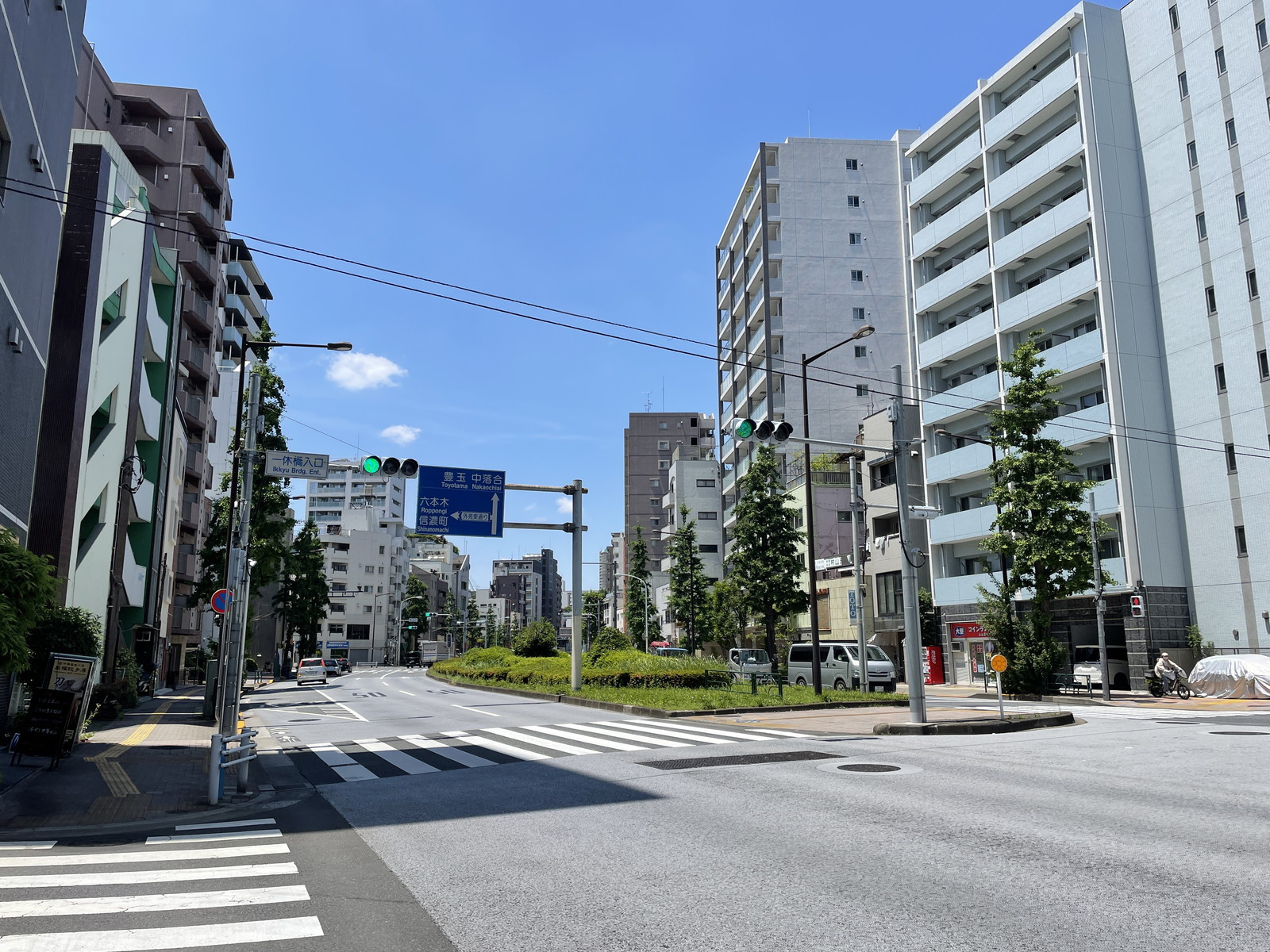 付近の新目白通り