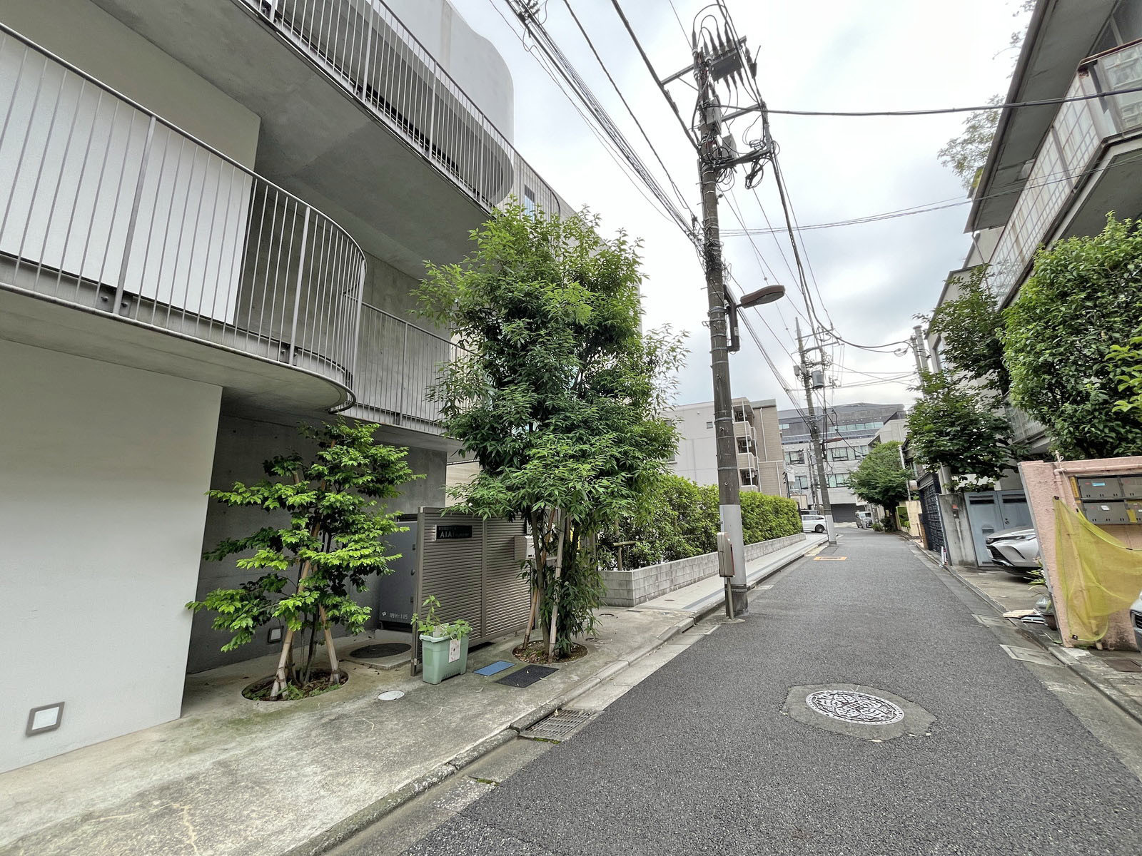 三番町一棟ビルWEST前面通り