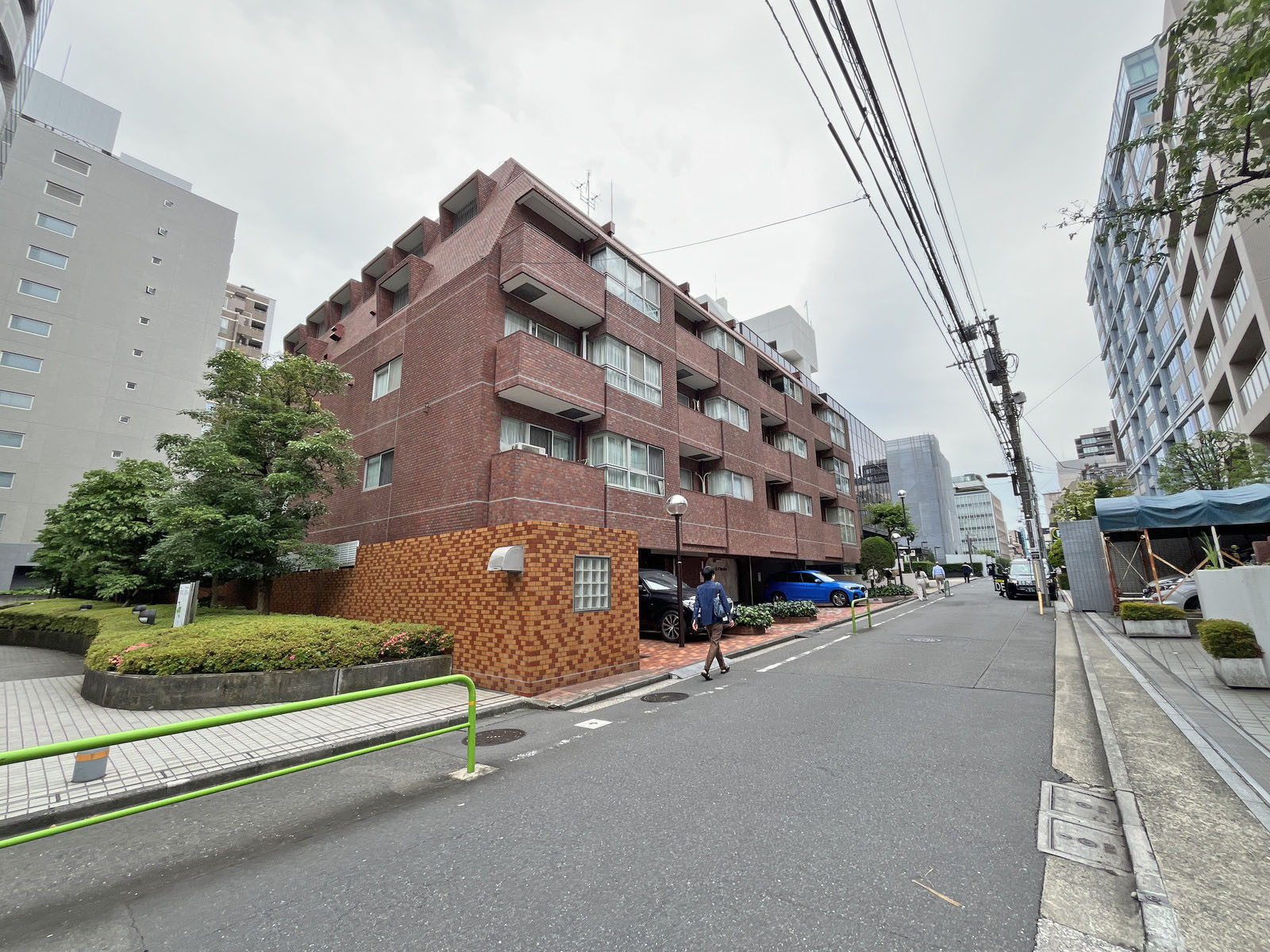 四番町THビル前面通り