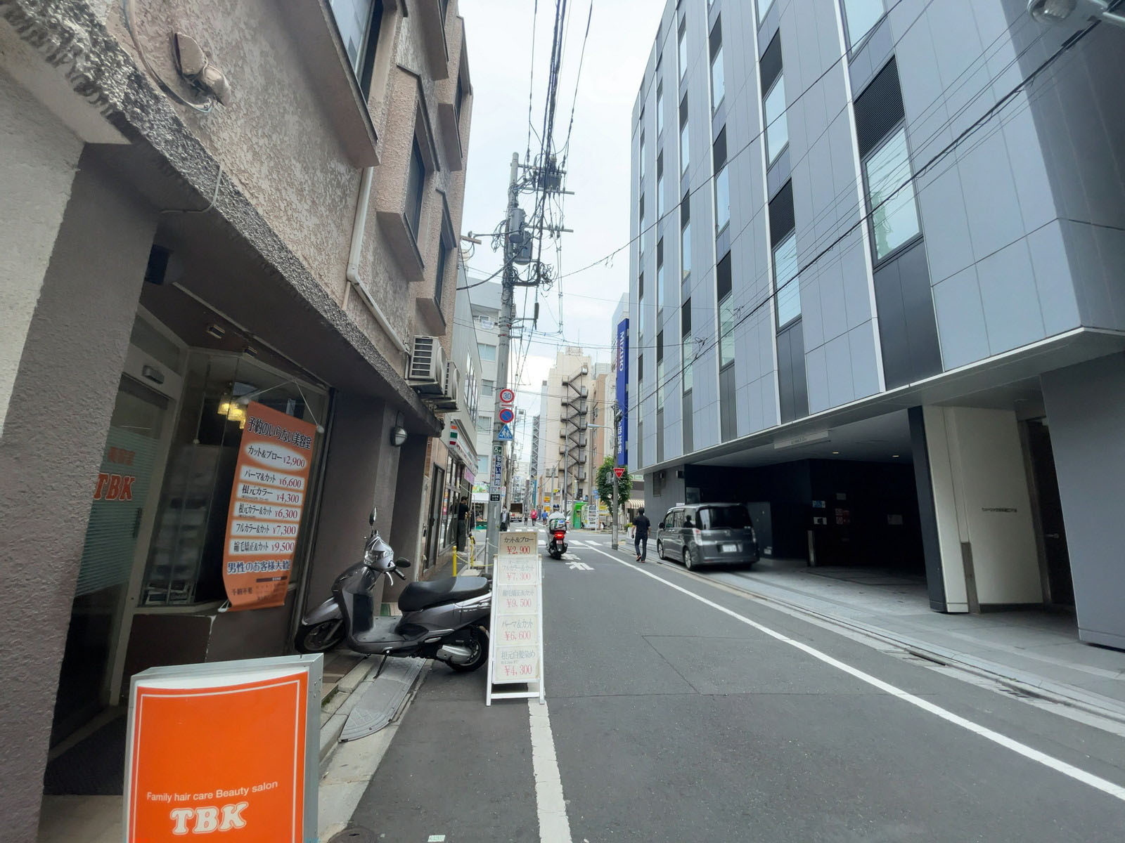 北川ビル前面の通り
