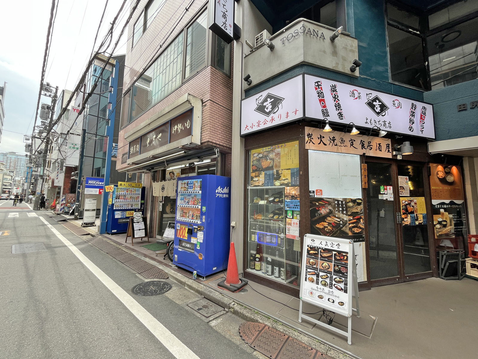 付近には飲食店が充実