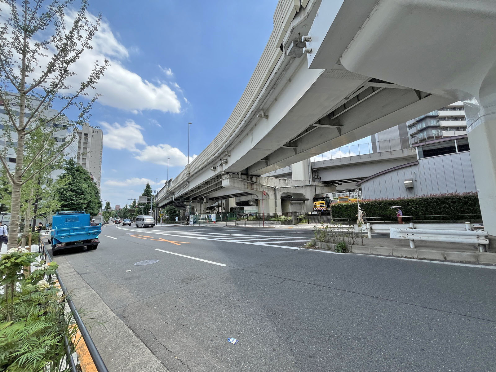 いちご西参道ビル前面通り