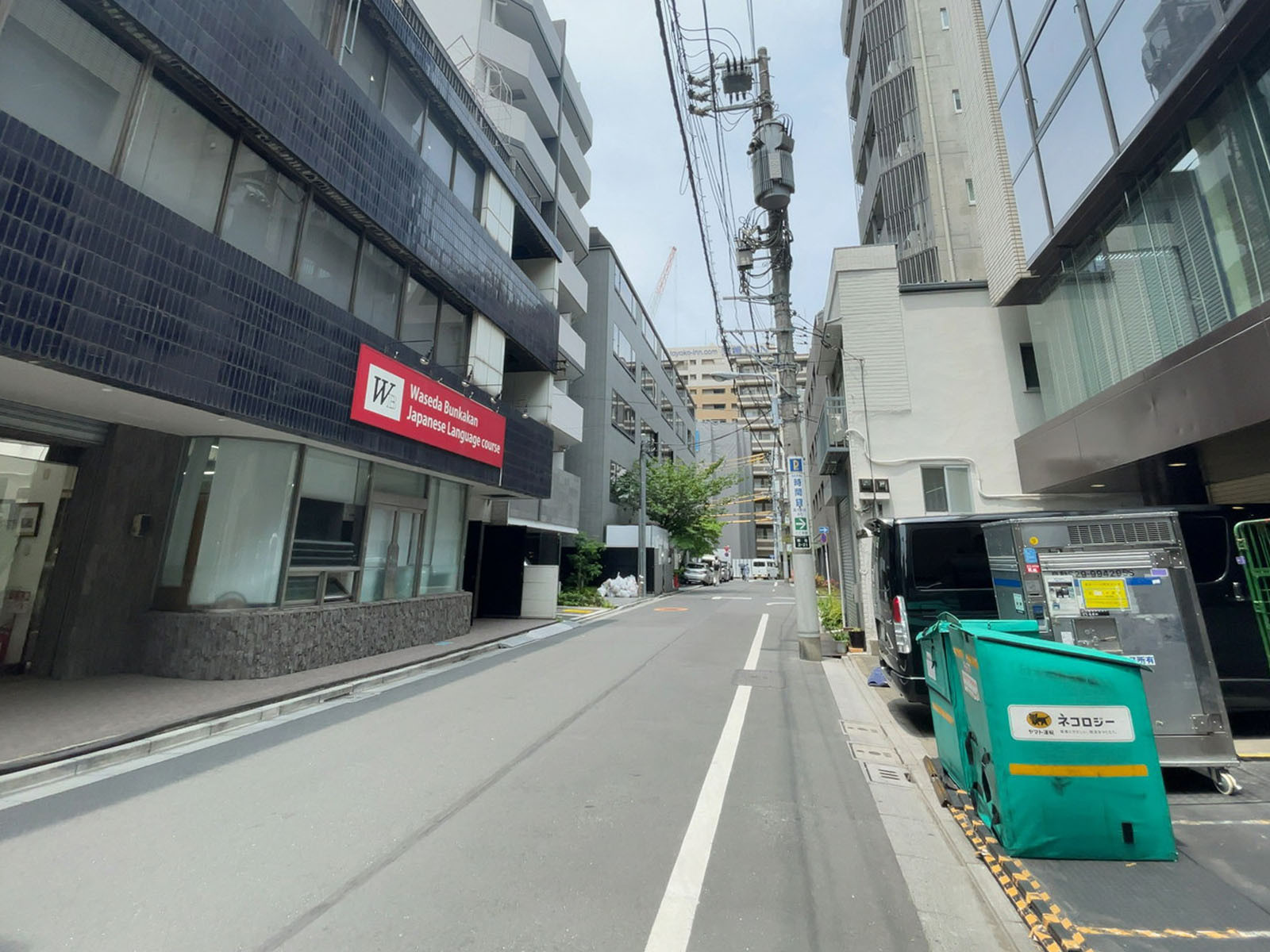小幡ビル前面の通り