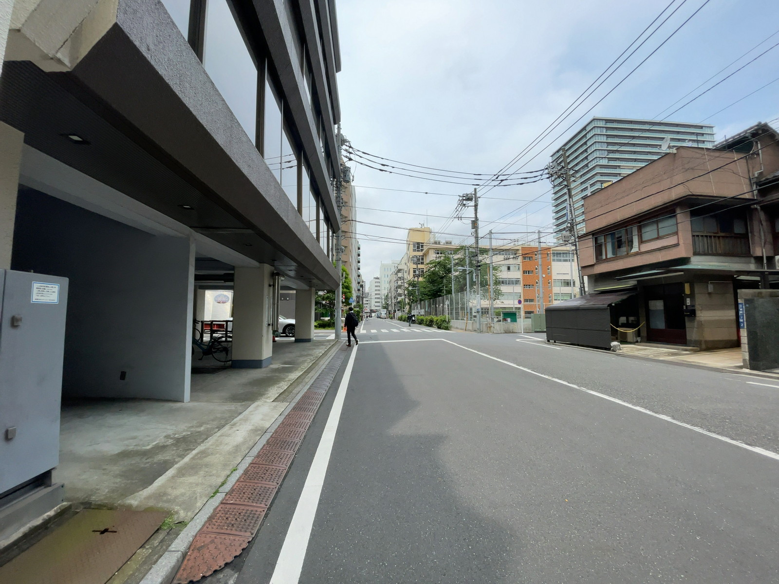 第2東商センター2号館前面の通り