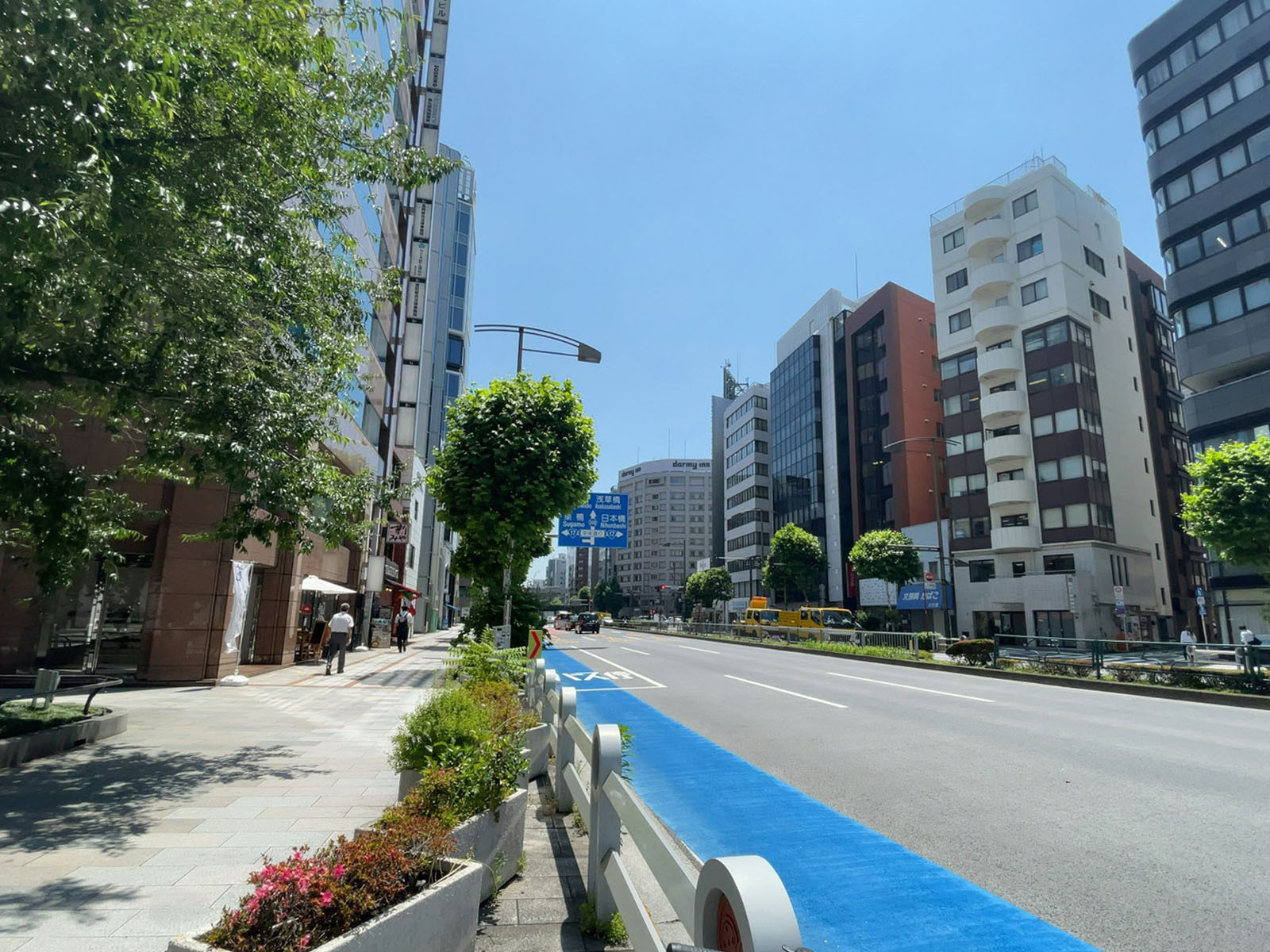 須田町ビル前面の通り
