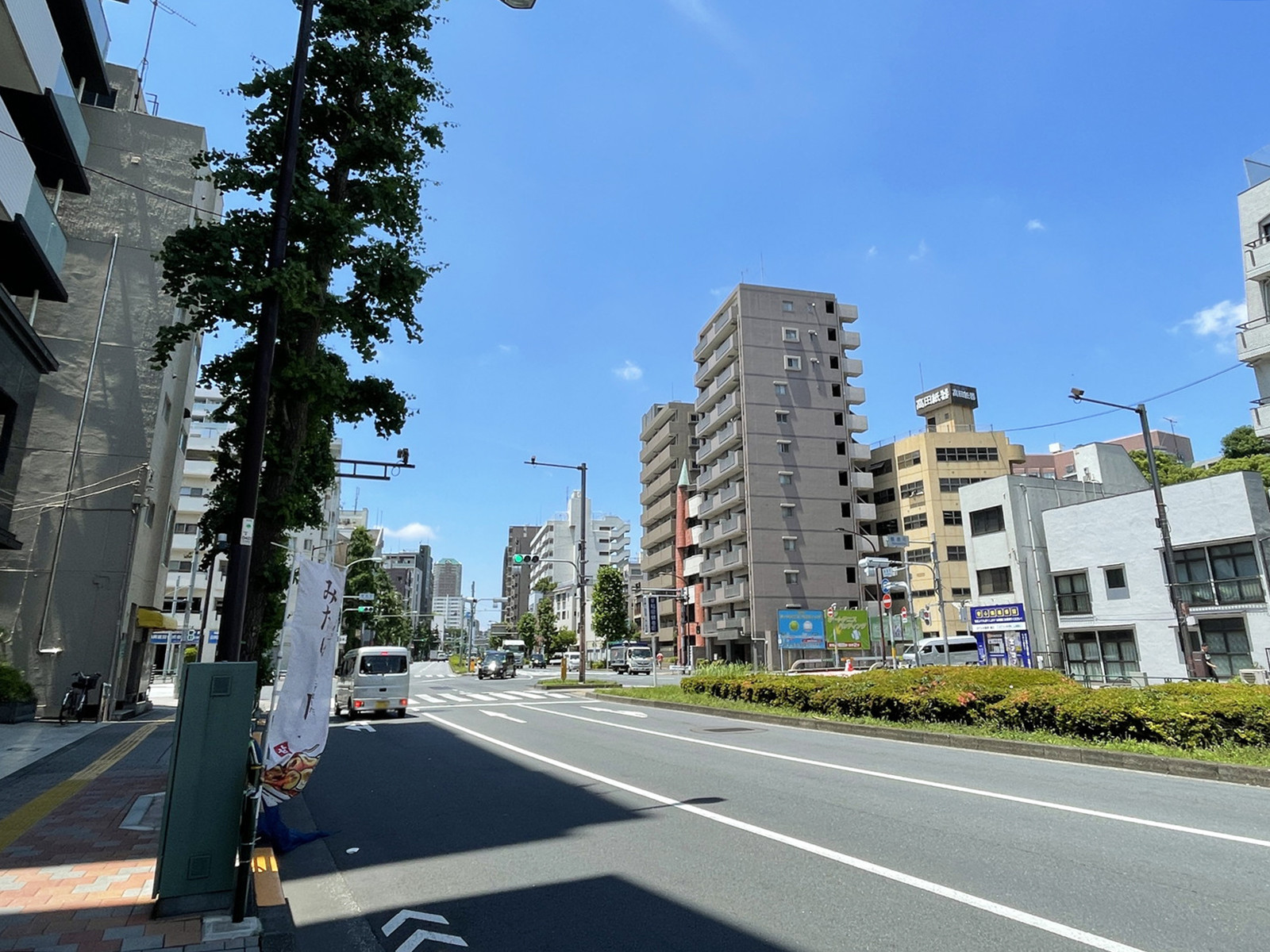 MBS江戸川橋ビルビル前面の新目白通り