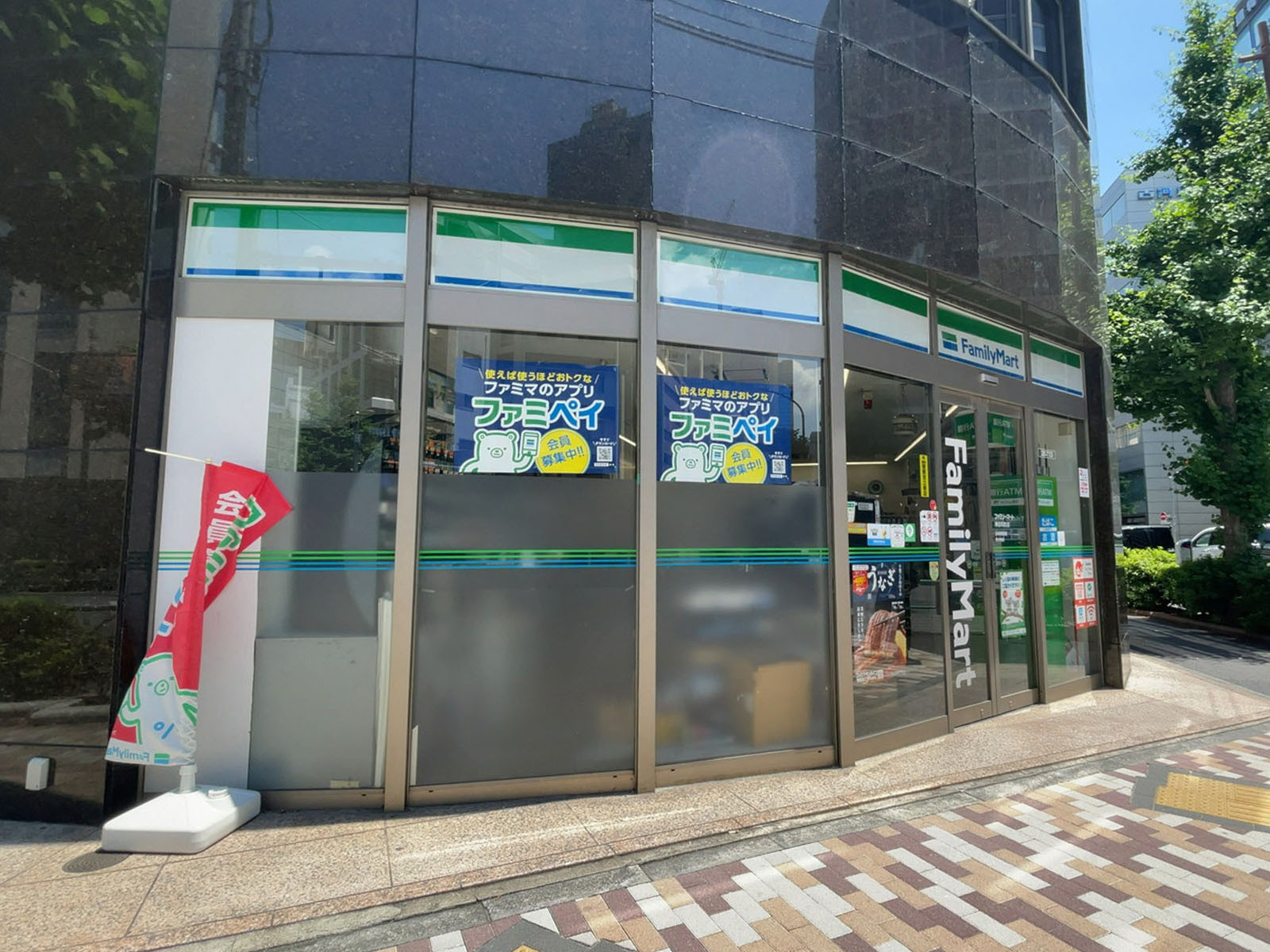 徒歩2分のファミリーマート 神田司町店