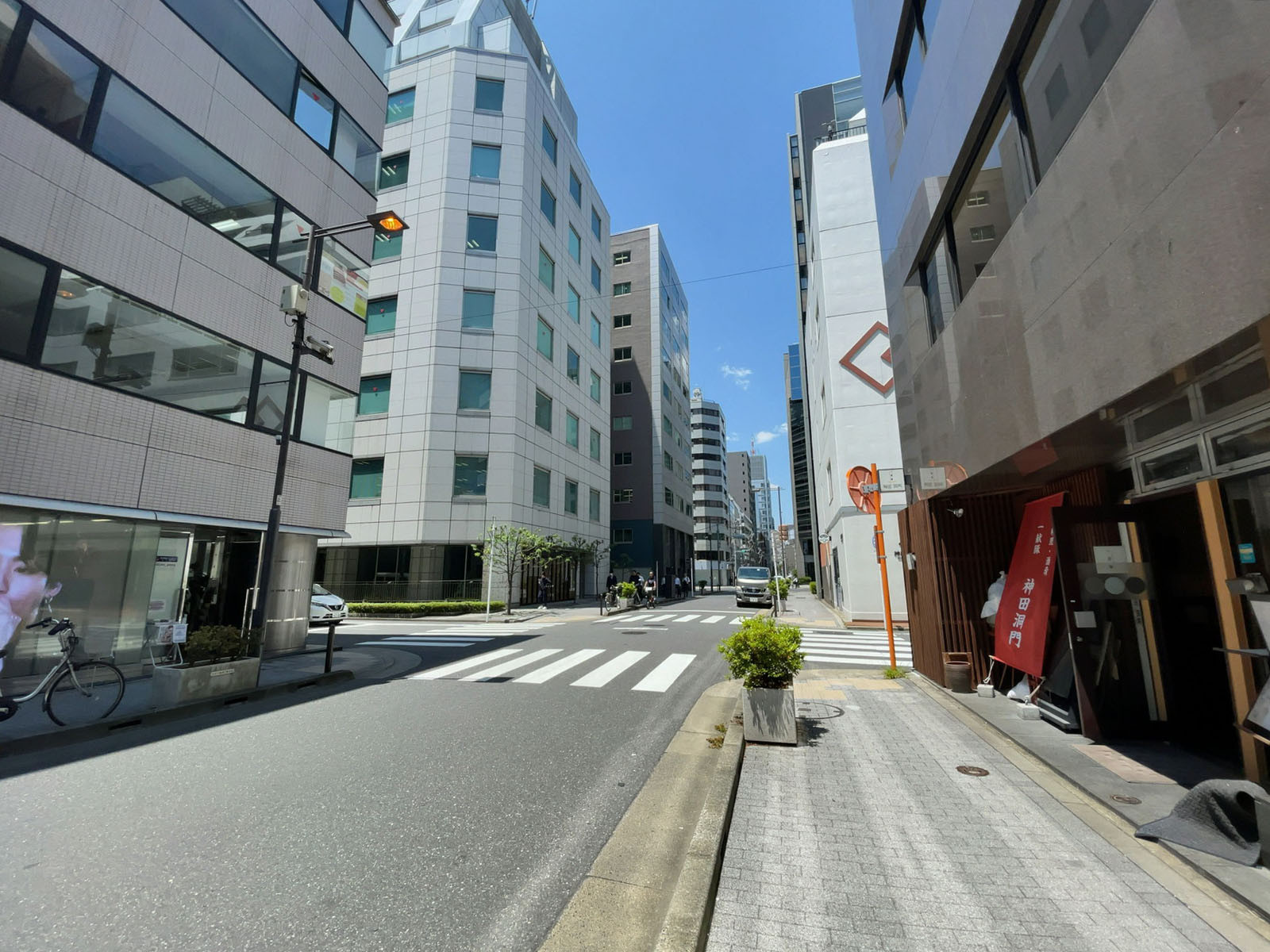 翔和内神田ビル前面の通り