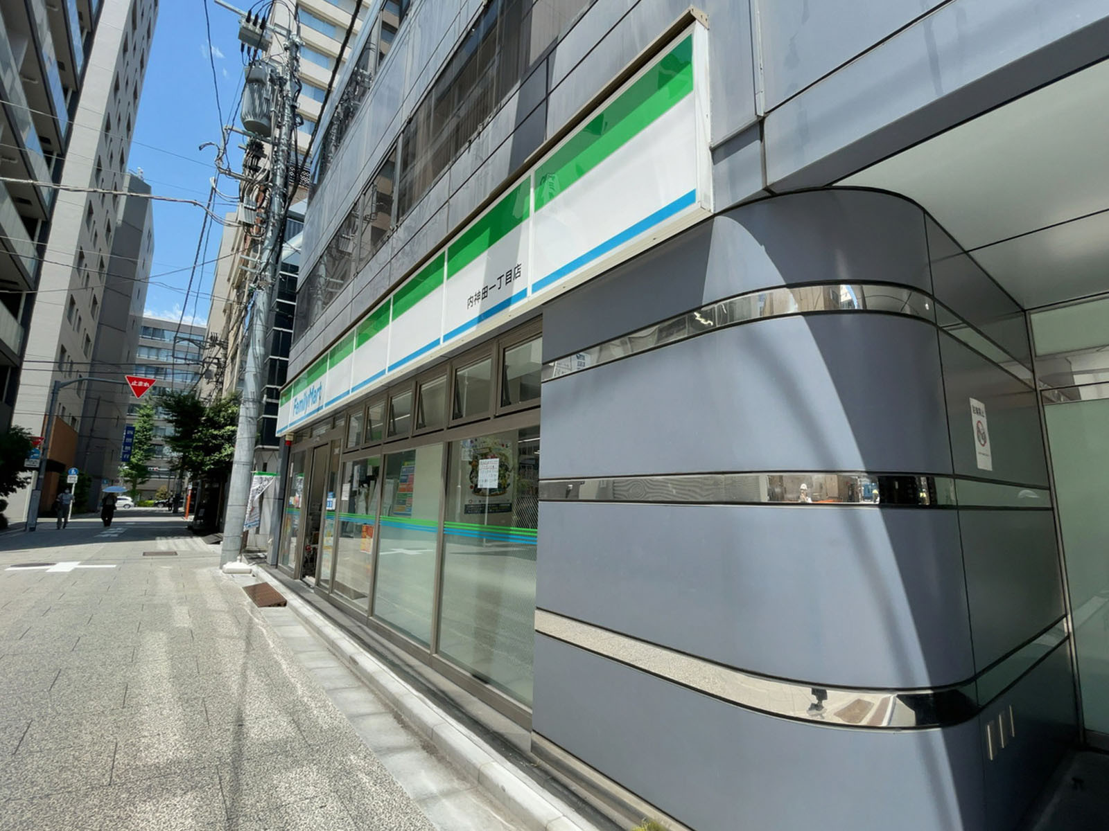至近のファミリーマート 内神田一丁目店