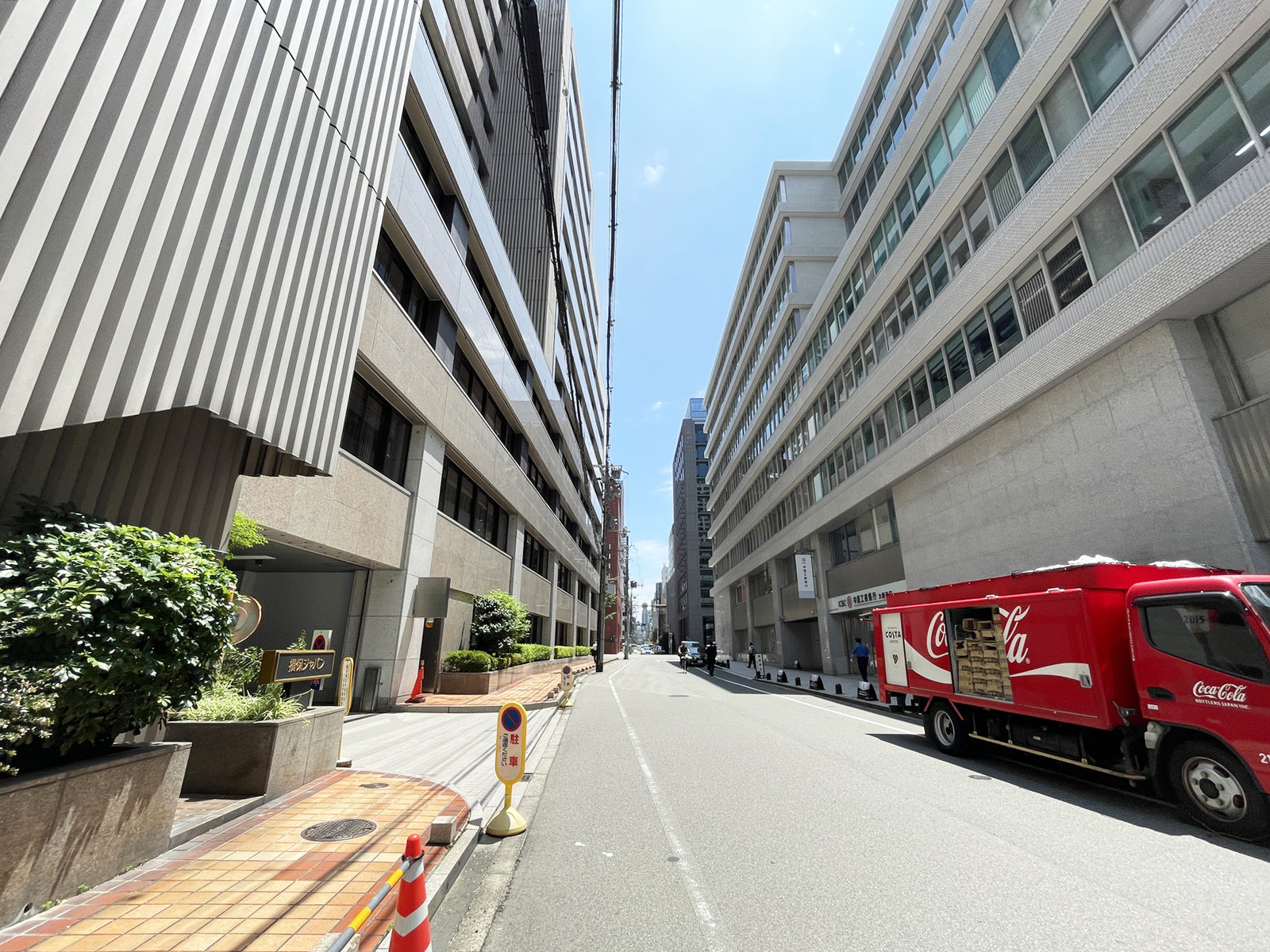 日宝本町西ビル前面の通り