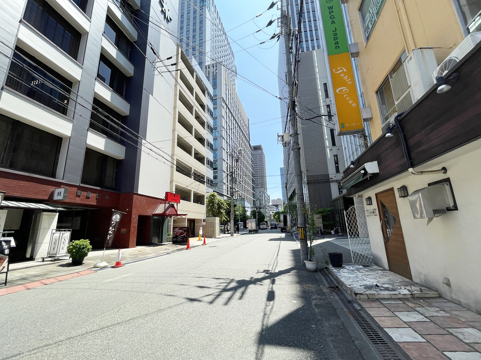 南星本館ビル前面の通り