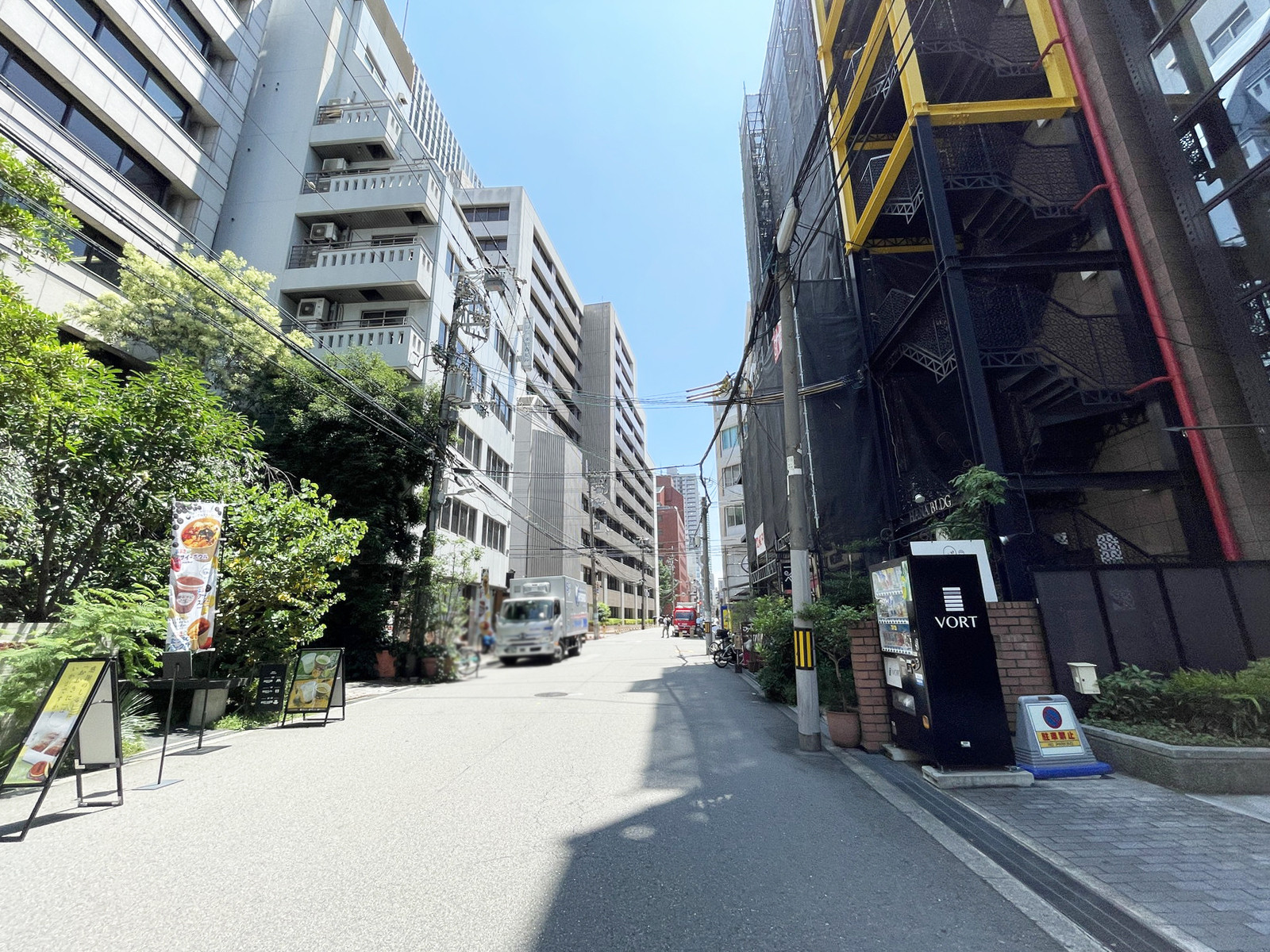 おおきにKOKODESU瓦町四丁目ビル前面の通り