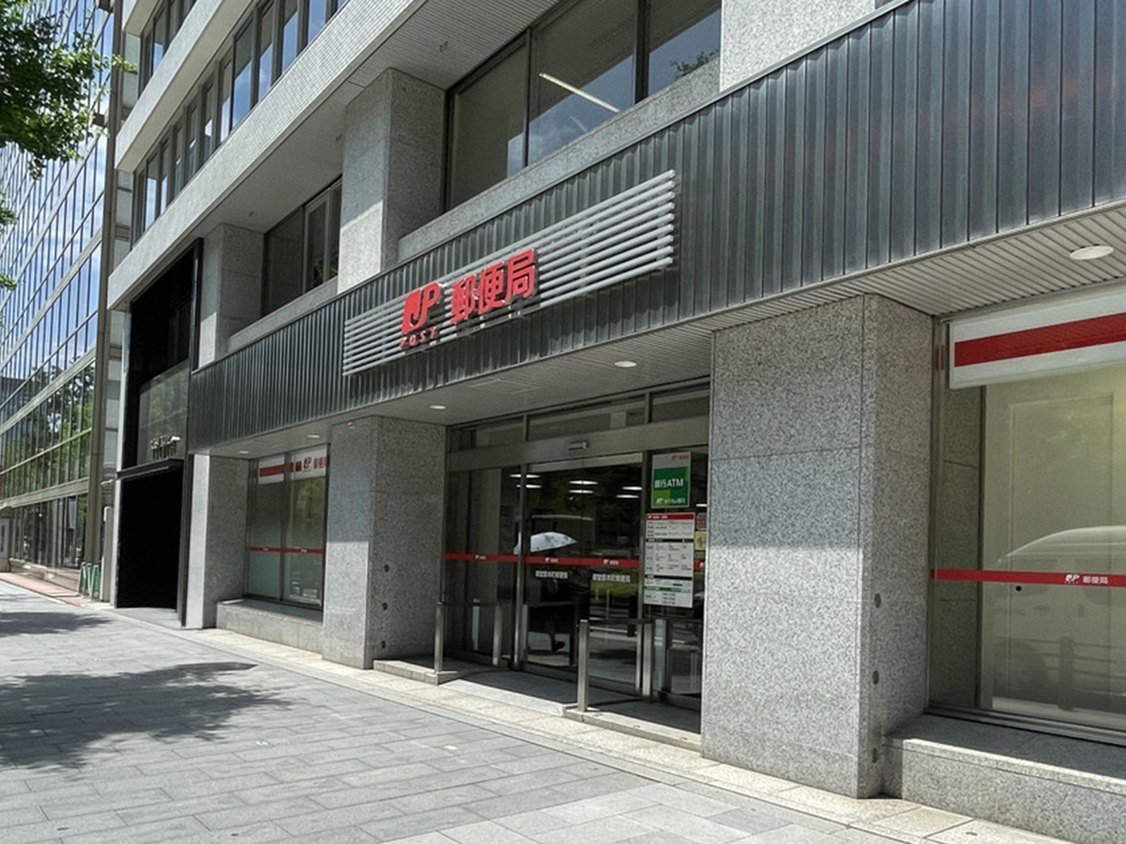 徒歩2分の御堂筋本町郵便局