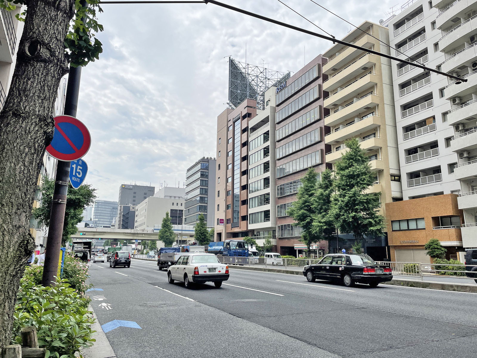 KDX浜松町ビル前面の第一京浜