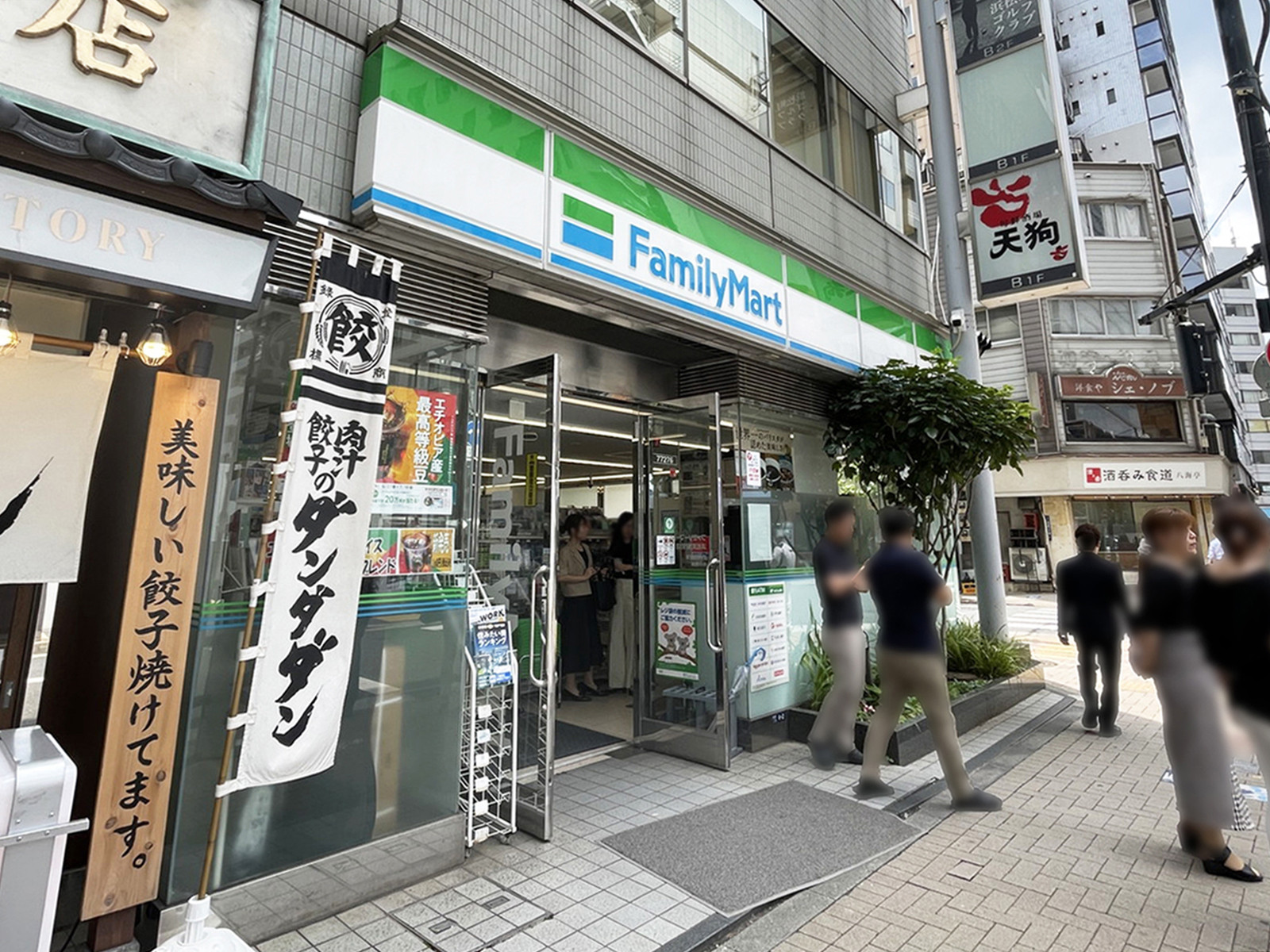 至近のファミリーマート 浜松町駅前店