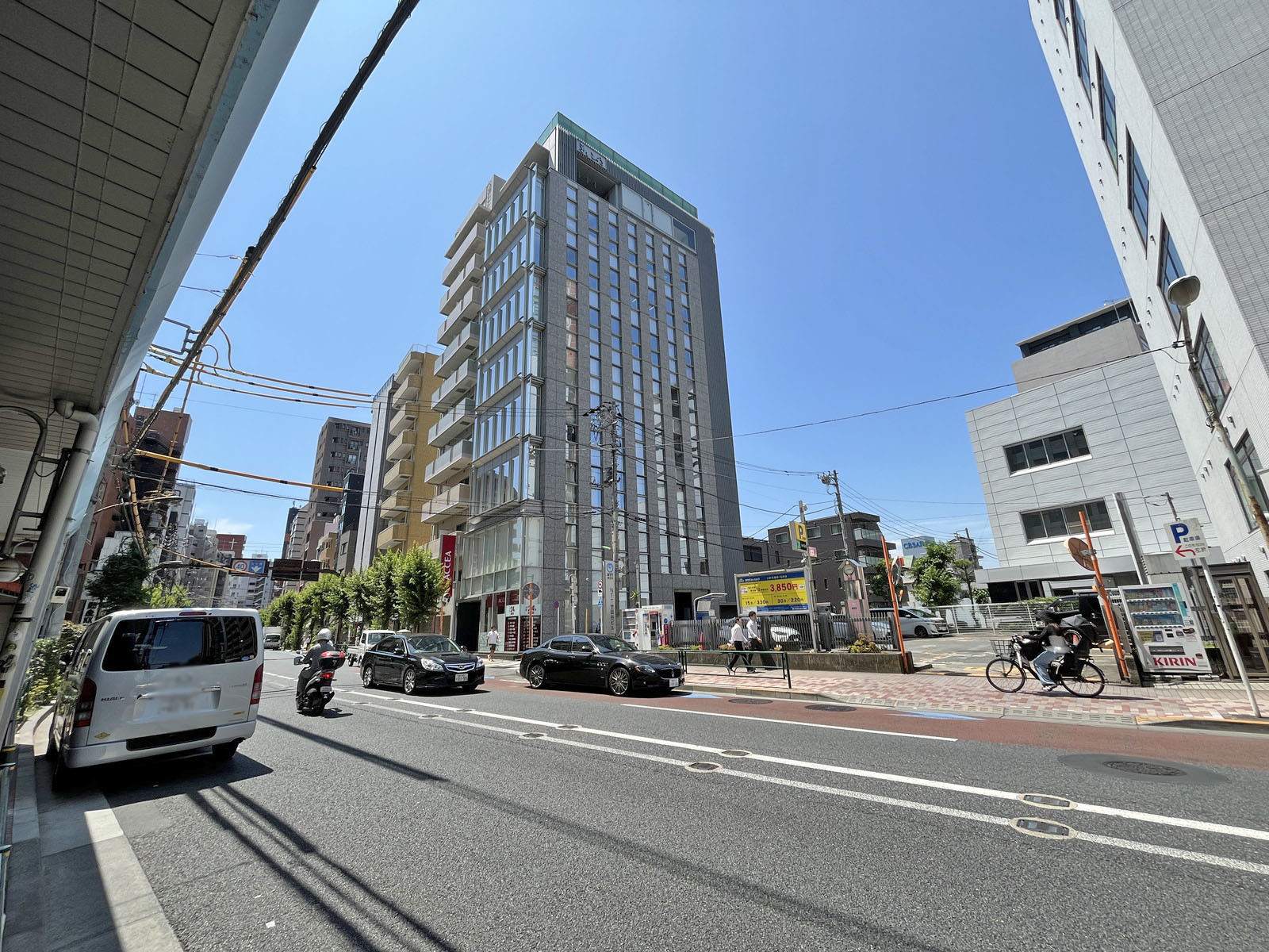 DS三軒茶屋ビル前面通り
