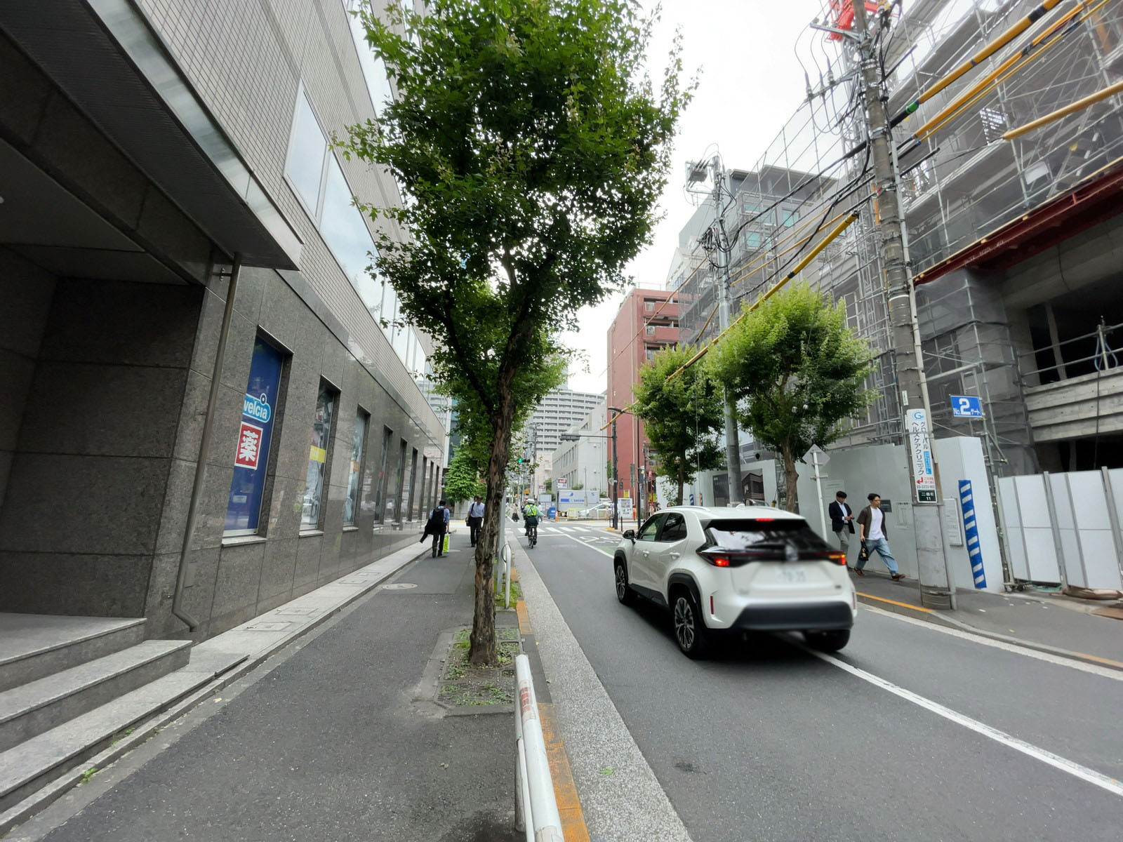 トラスティ麹町ビル前面の通り