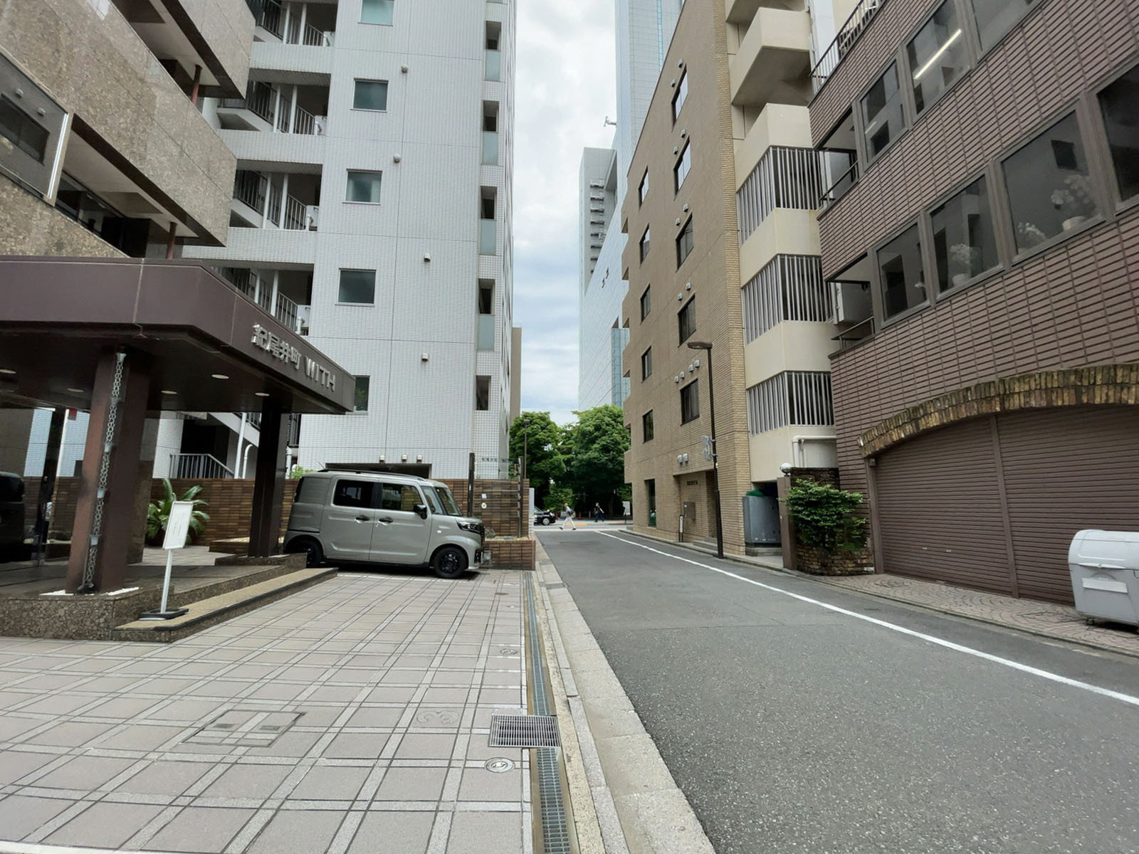 紀尾井町WITH前面の通り