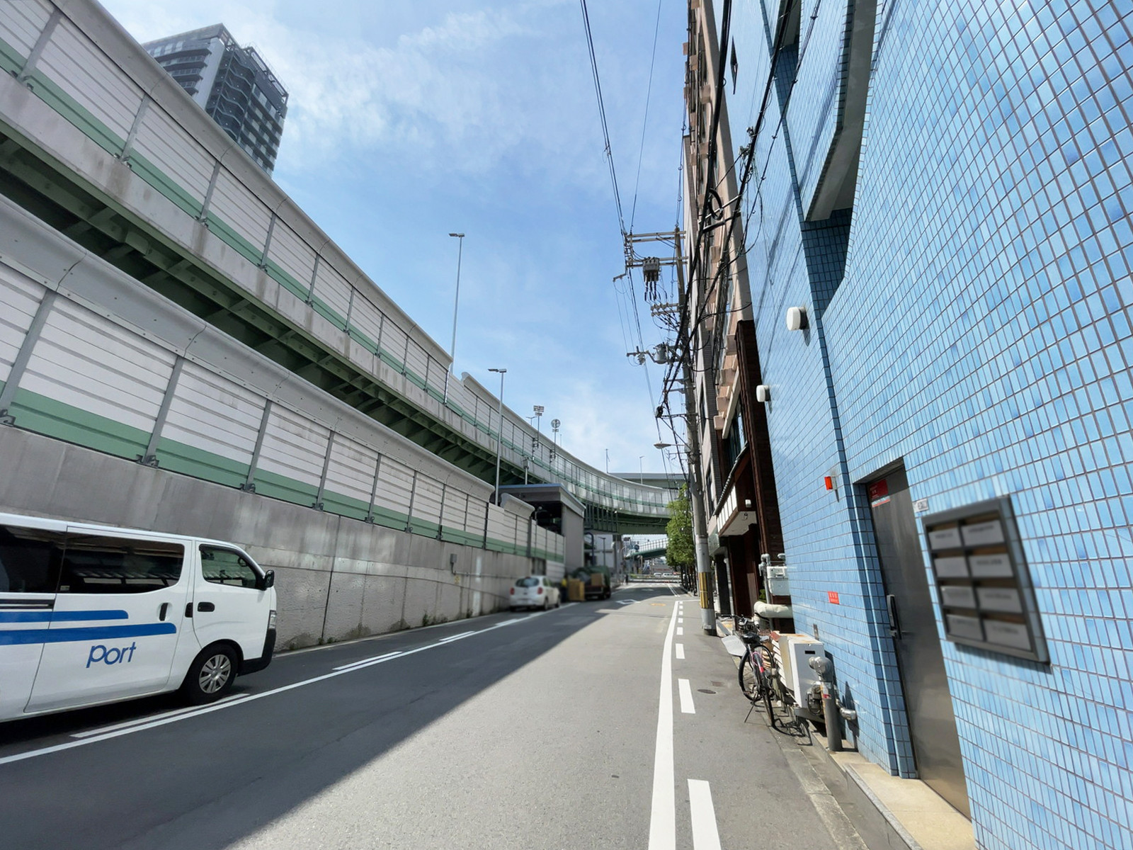 栄聯ビルディング前面の通り