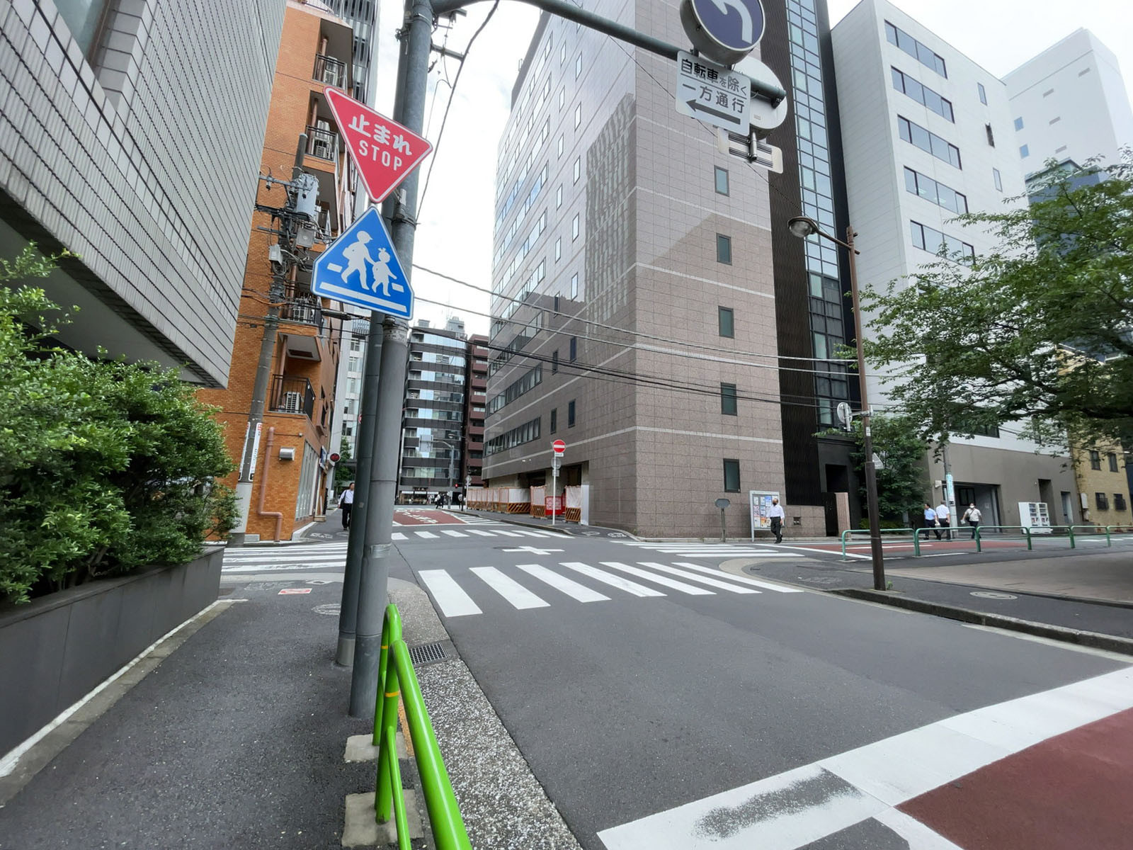 Star Building前面の通り