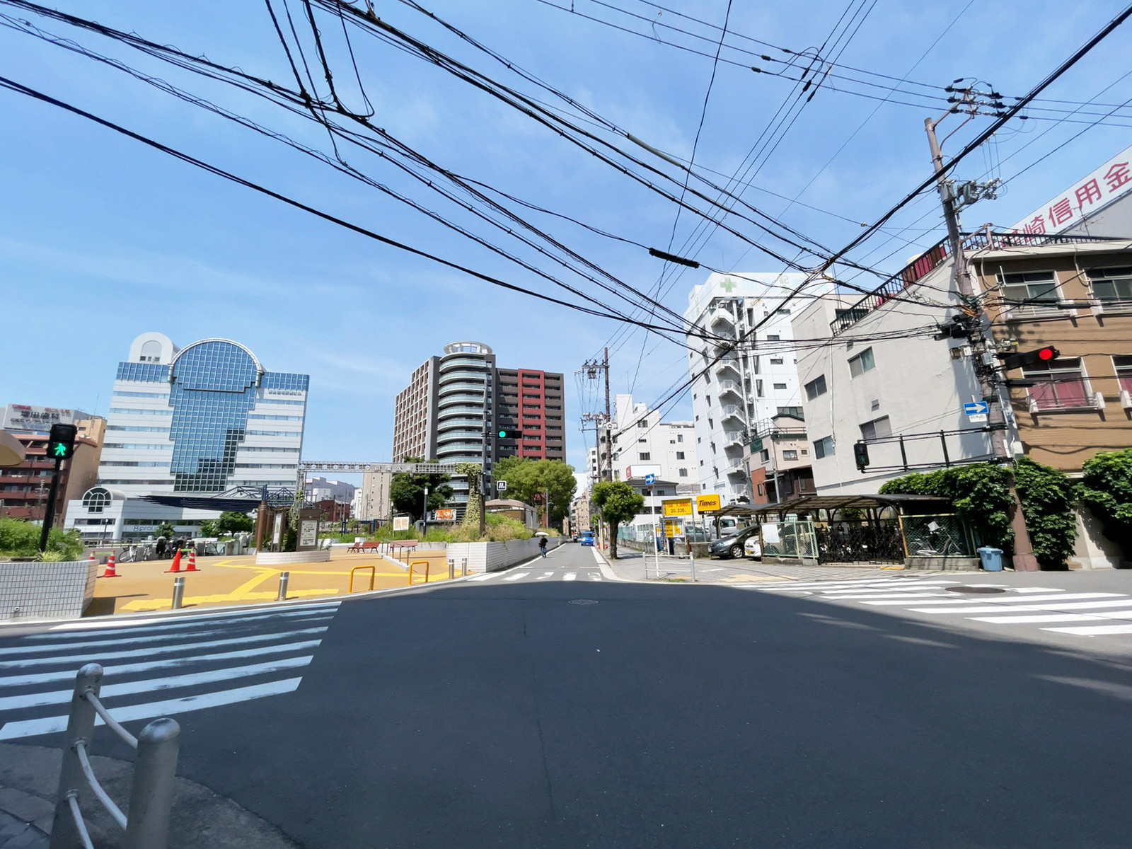 第八京橋ビル前面の通り