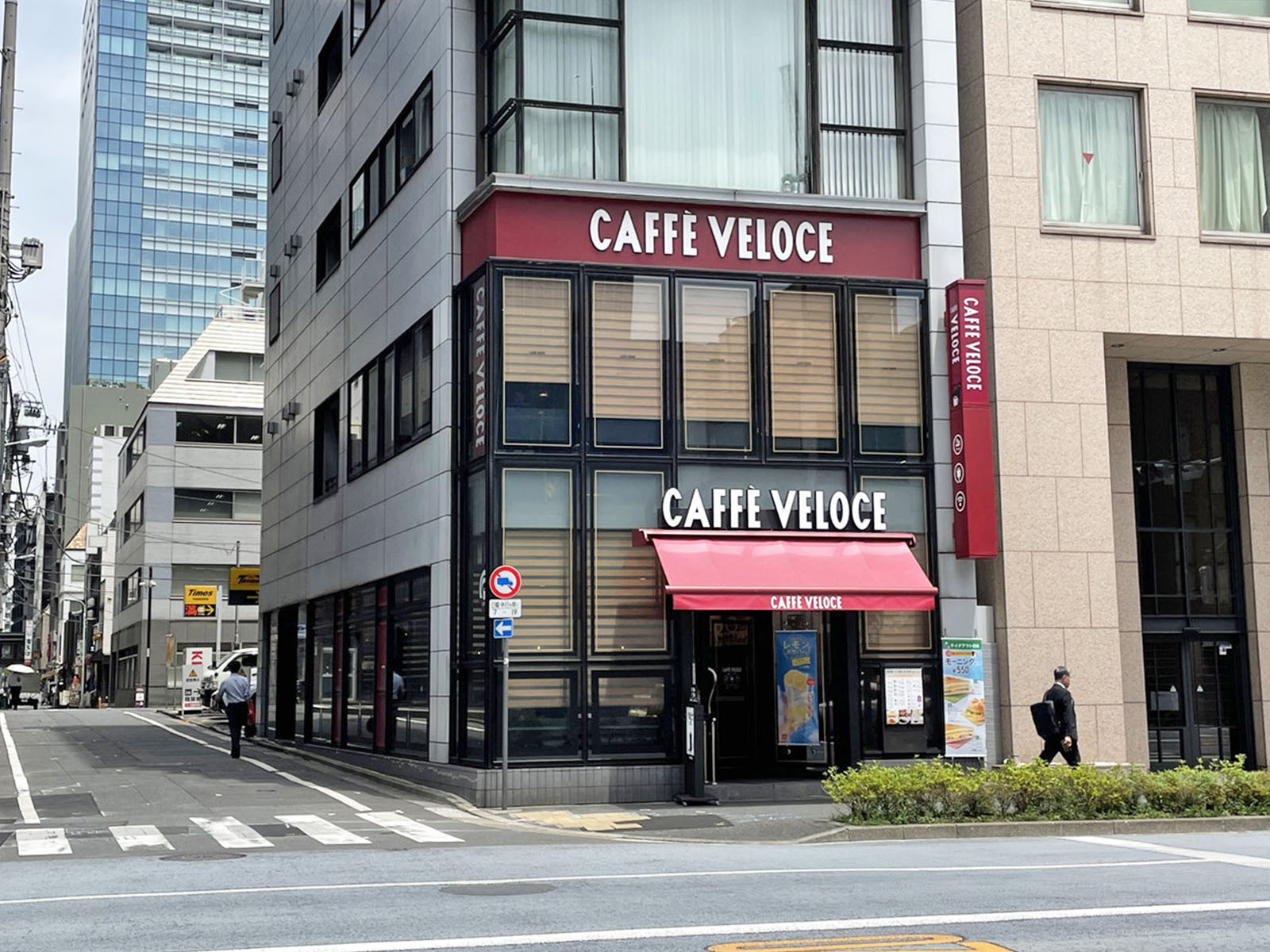徒歩3分のカフェ・ベローチェ 室町一丁目店