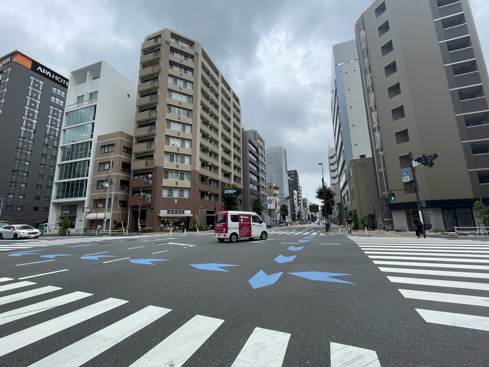 スイテ新御徒町前面の通り