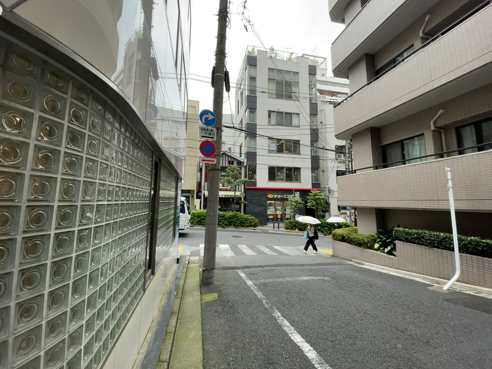第2昭和ビル前面の通り