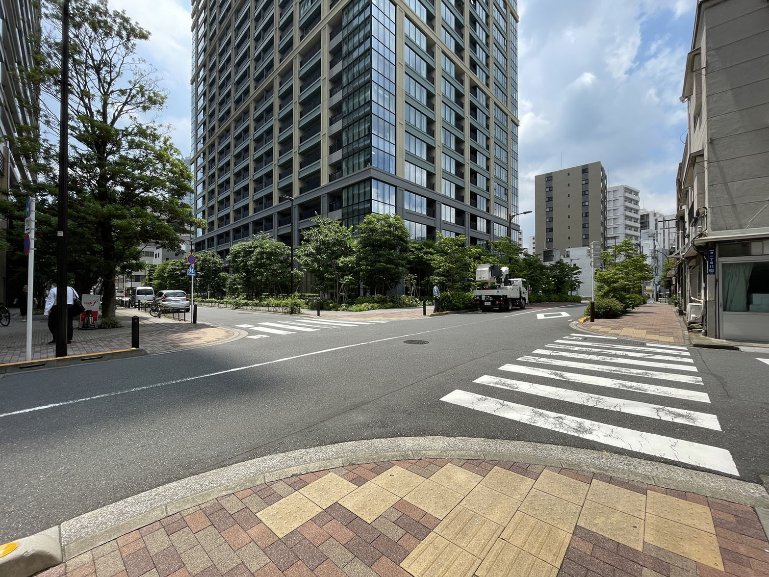R.core HATCHOBORI前面の通り