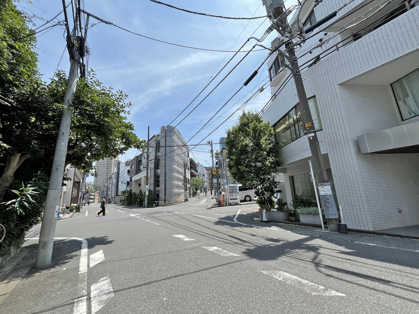 フォーラム千駄ヶ谷前面通り