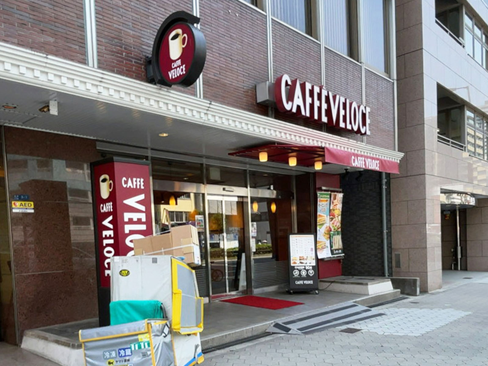 並びにあるカフェ・ベローチェ 谷町二丁目店