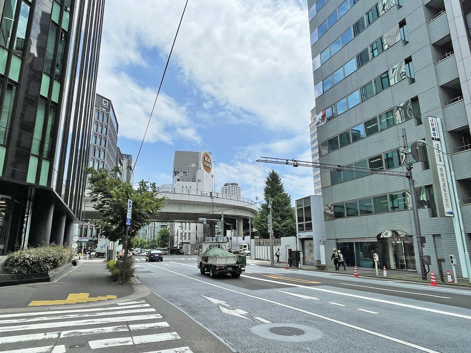 千葉家ビル前面の通り