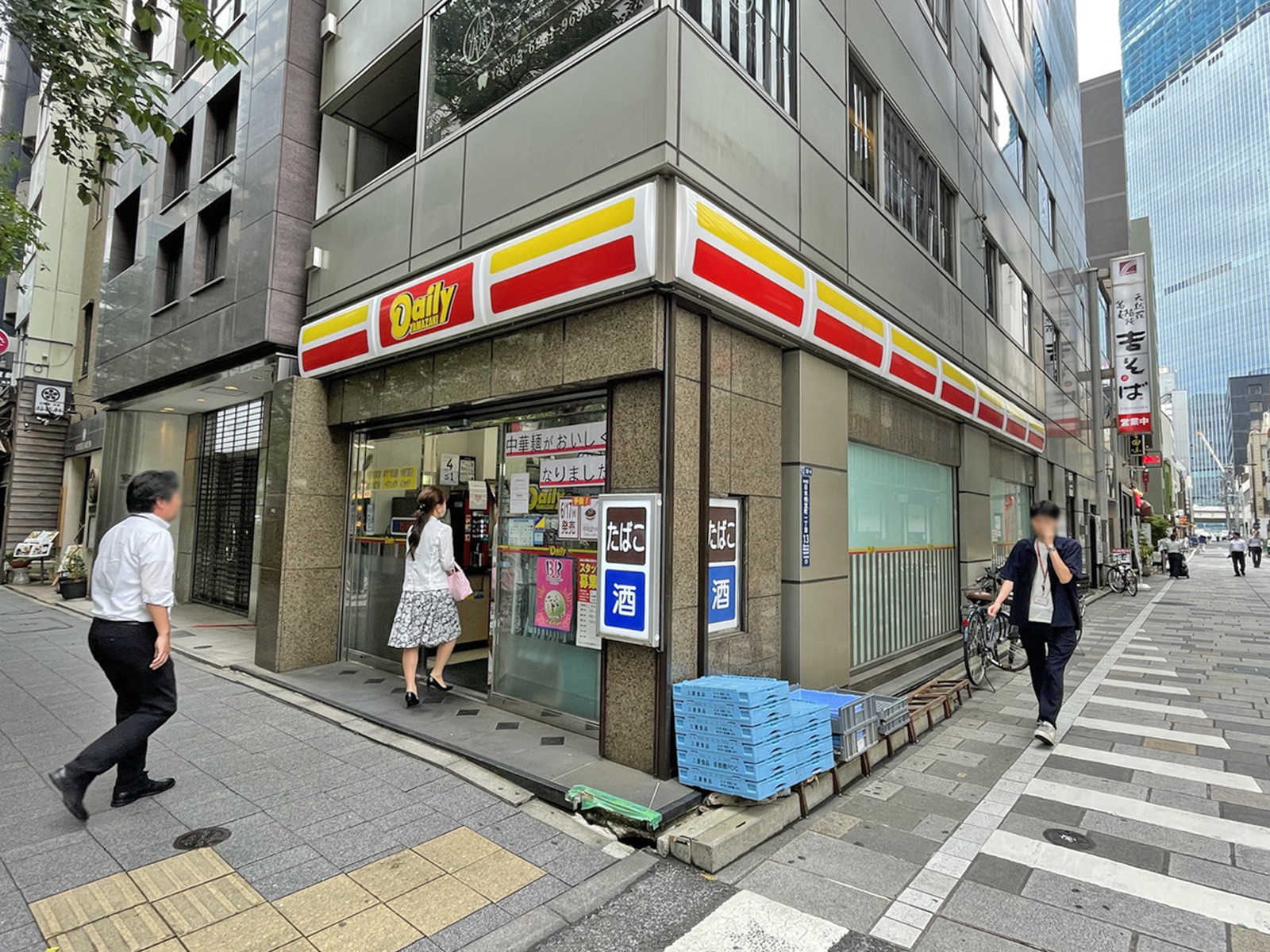 隣のデイリーヤマザキ コレド室町店