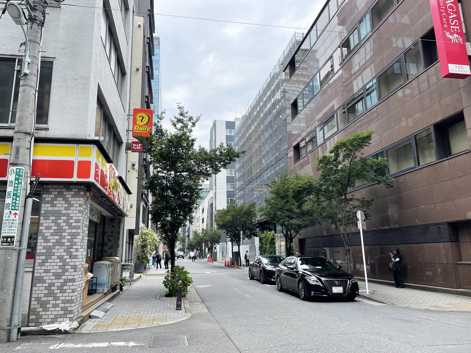 室町ビル前面の通り