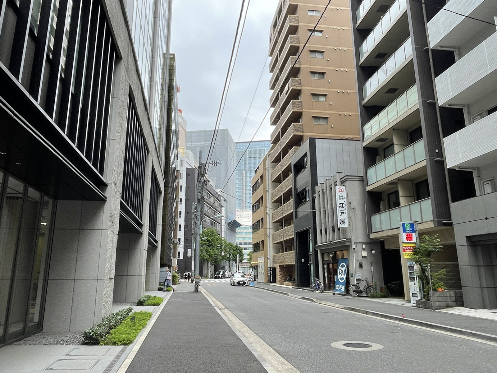 パールビル前面の旧日光街道