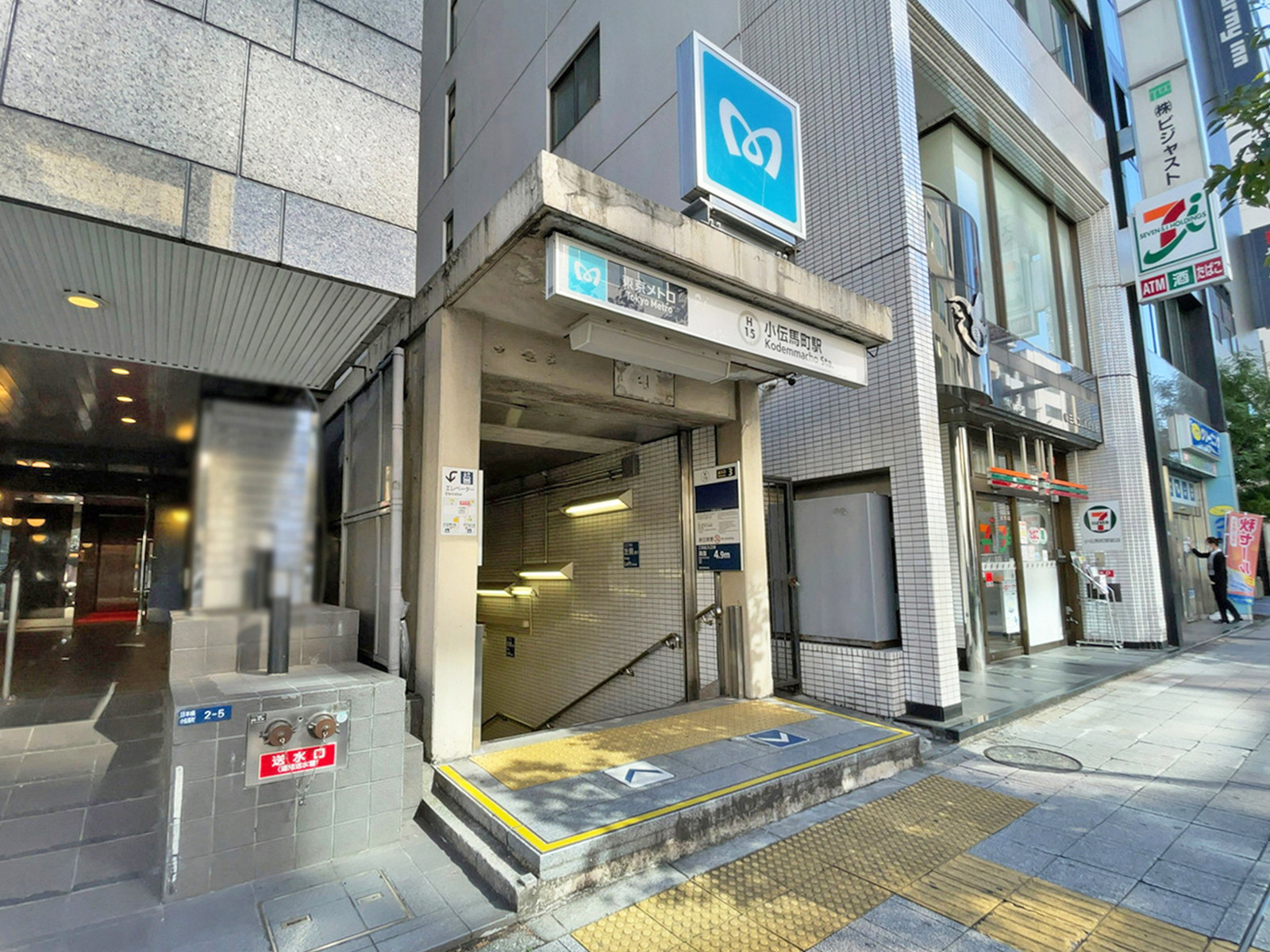 最寄りの「小伝馬町駅」
