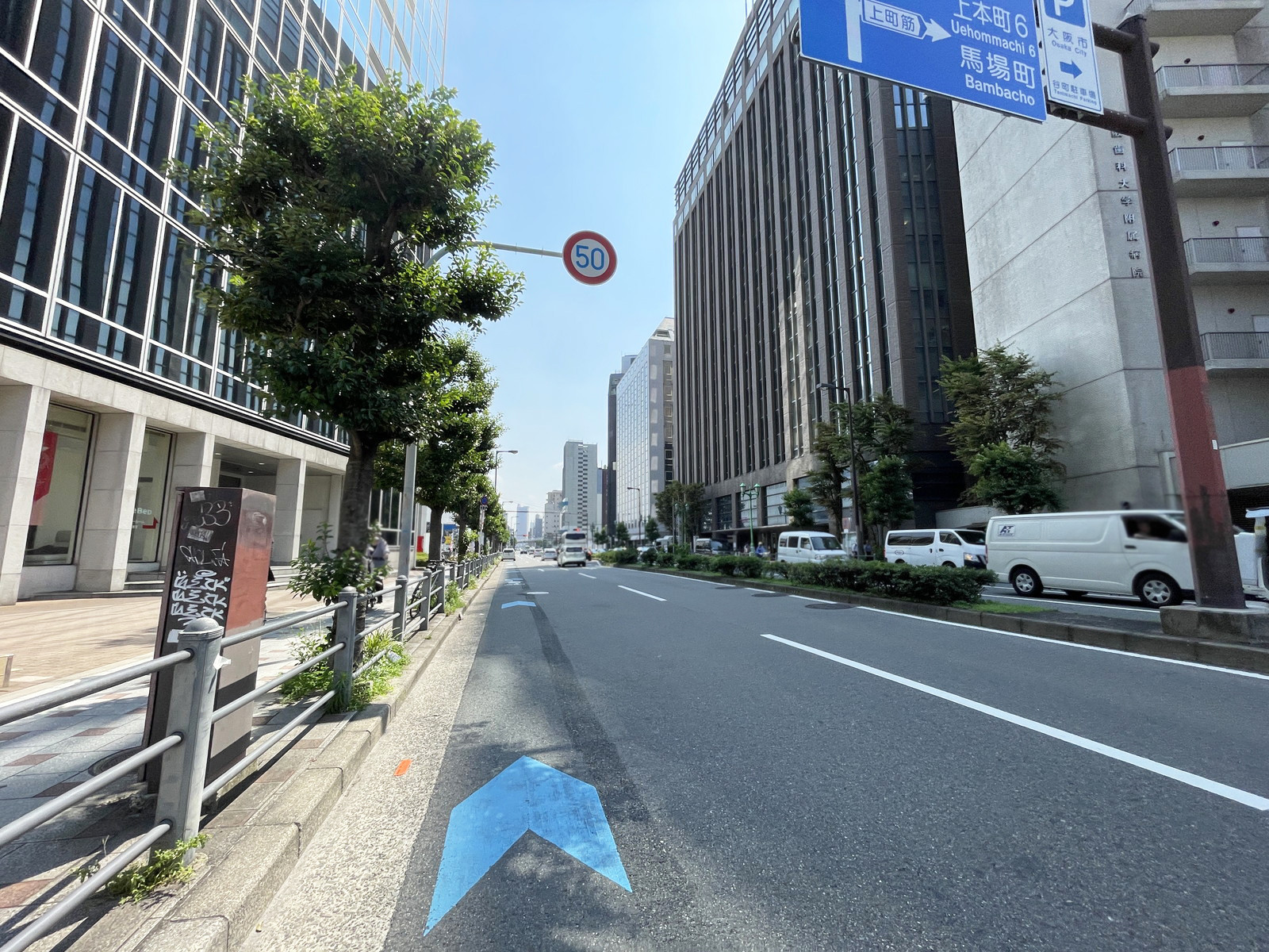 OMMビル前面の通り