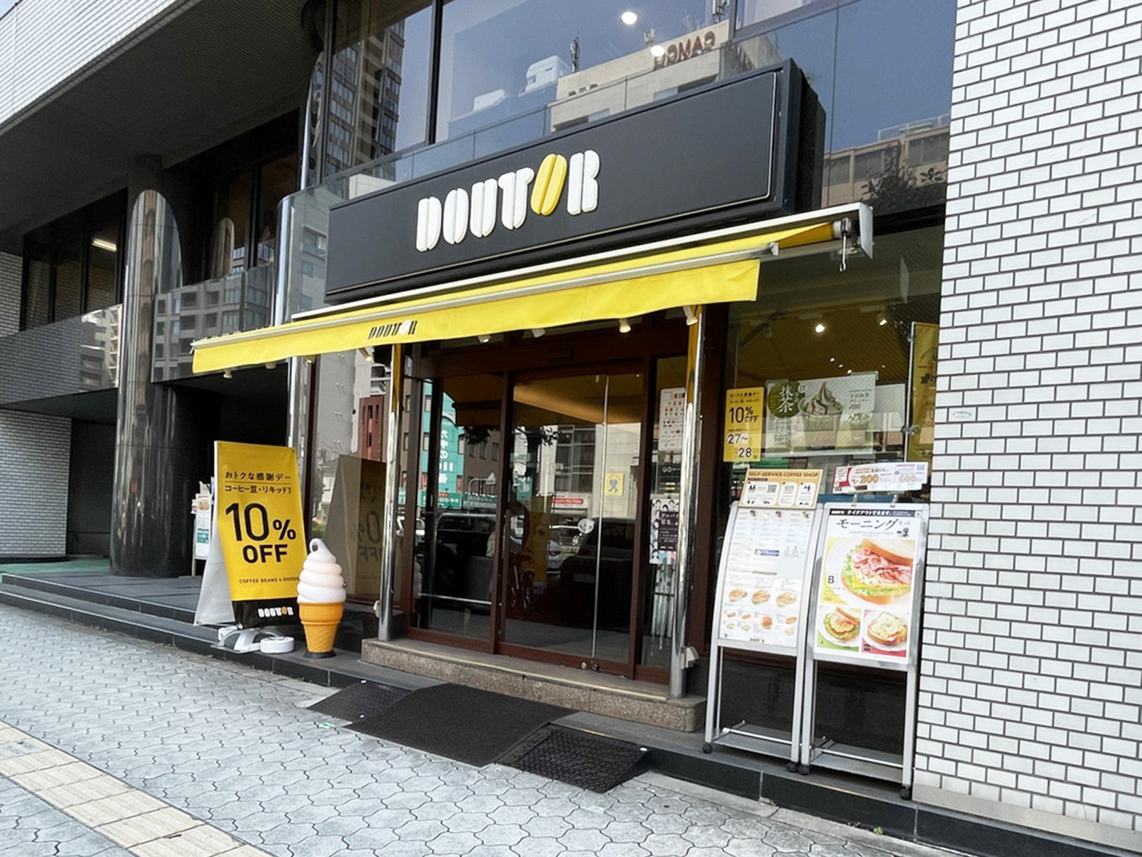 隣のドトールコーヒーショップ 谷町2丁目店